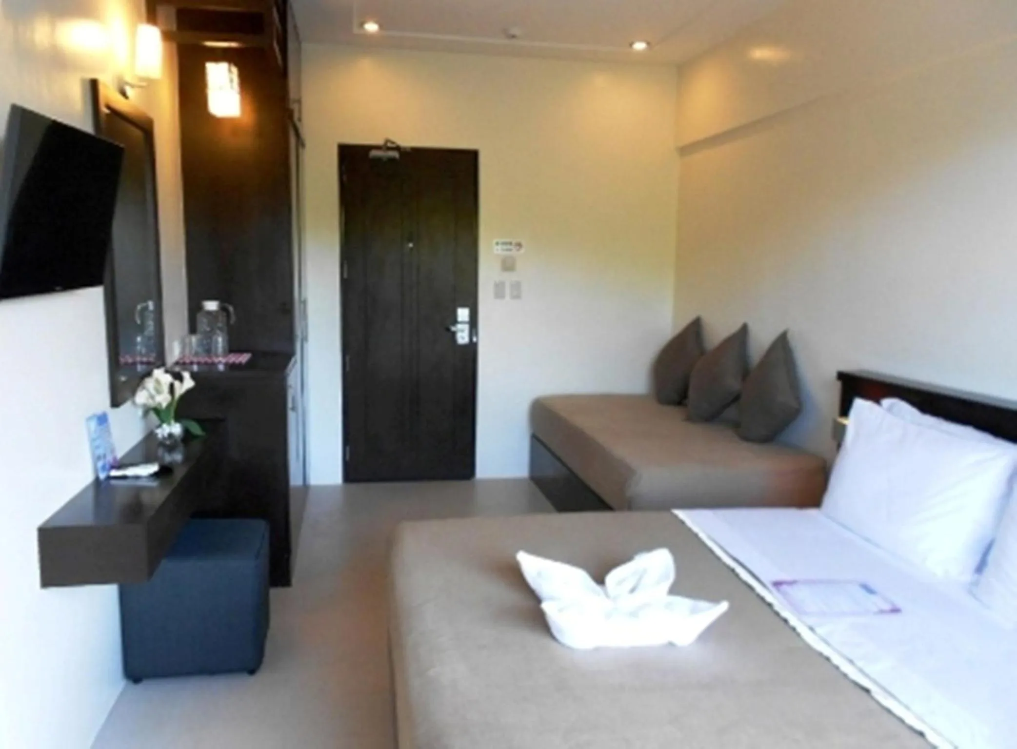 Bed in One Crescent Place Hotel