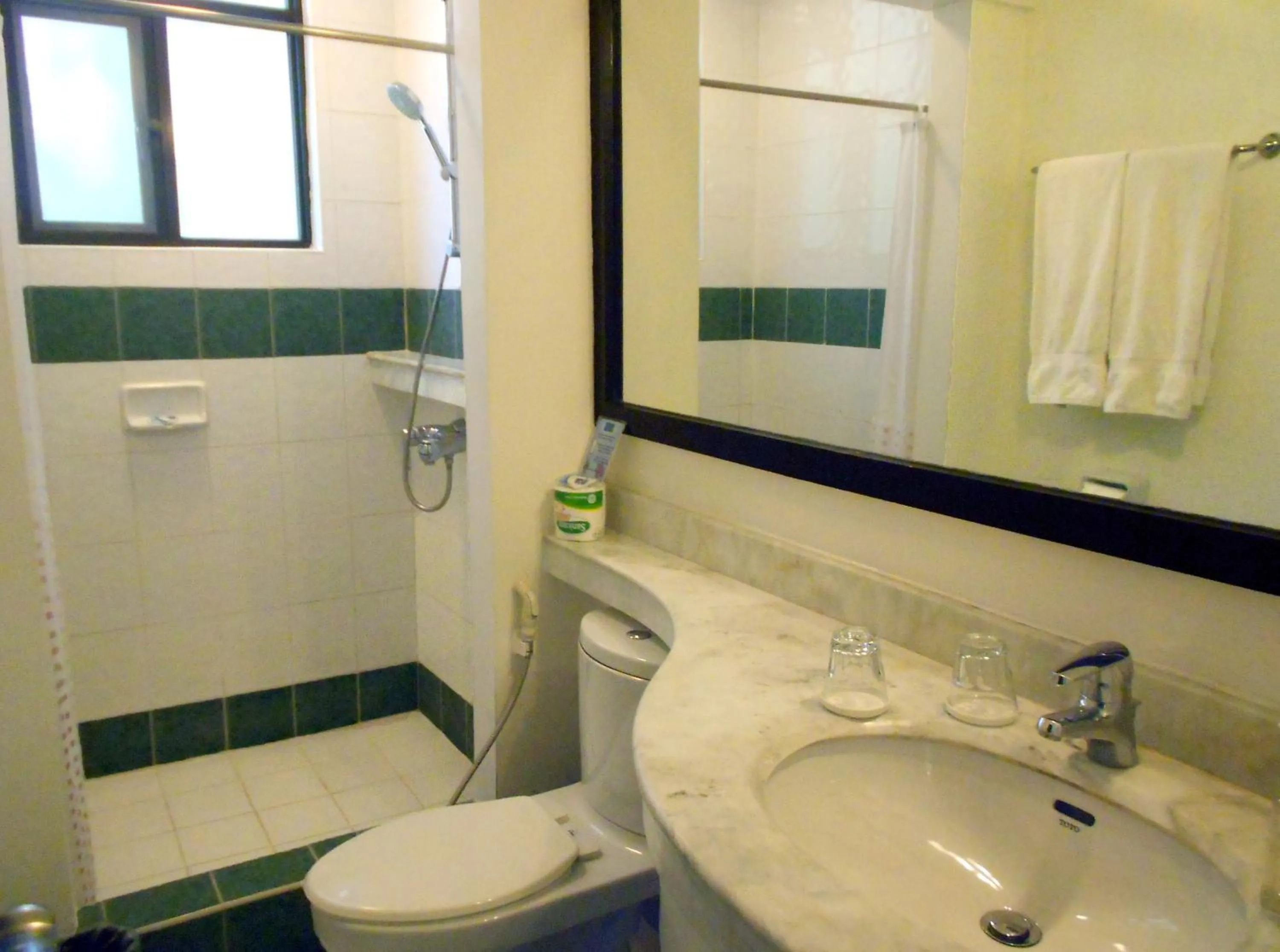 Bathroom in One Crescent Place Hotel