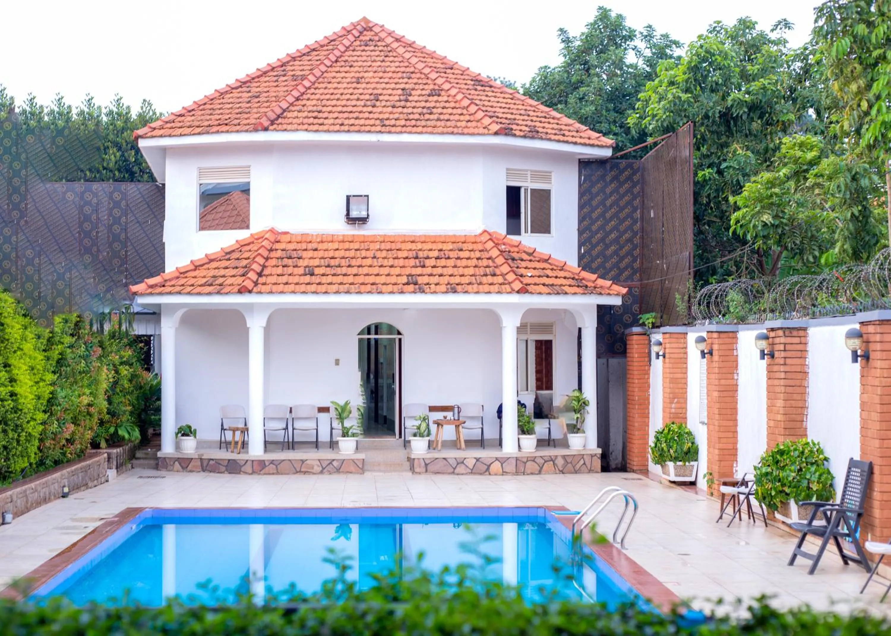 Swimming pool in Infinity Hotel Kampala