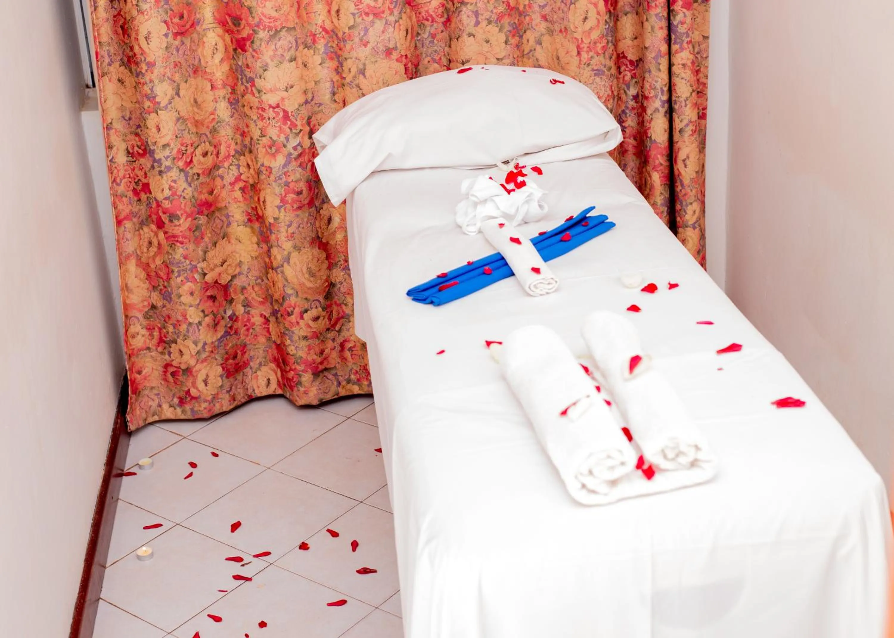 Sauna, Bed in Infinity Hotel Kampala