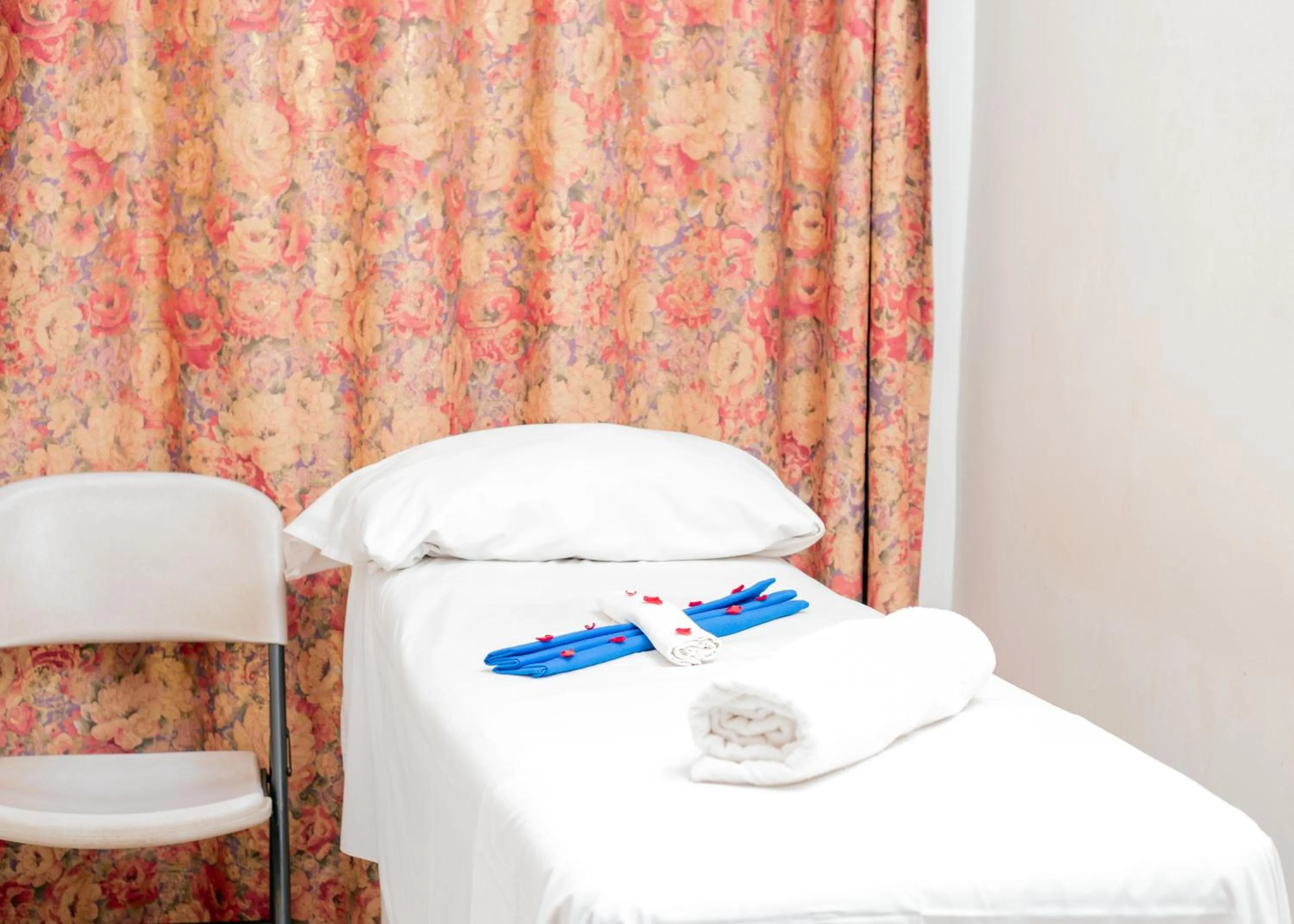 Spa and wellness centre/facilities, Bed in Infinity Hotel Kampala