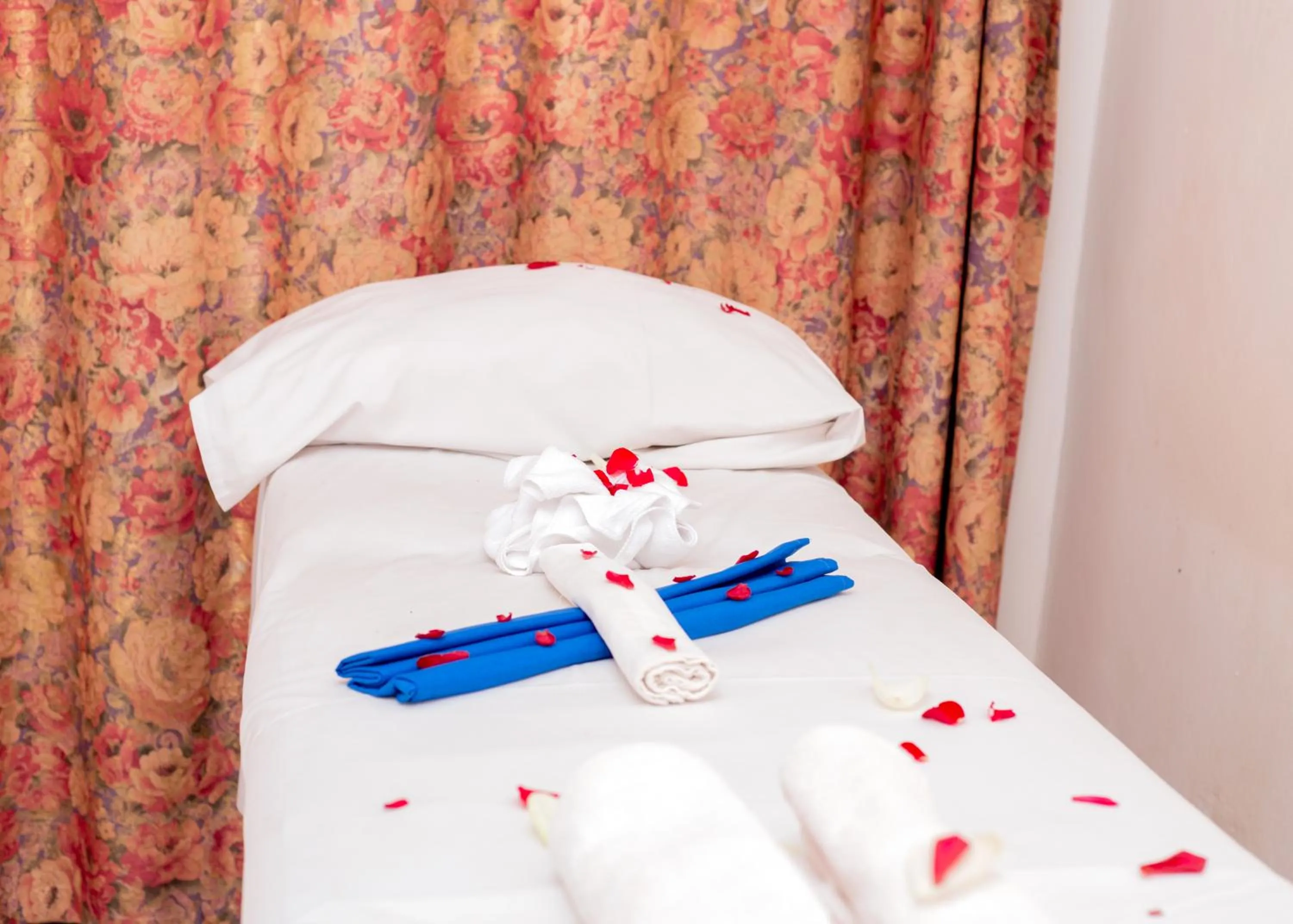 Sauna, Bed in Infinity Hotel Kampala