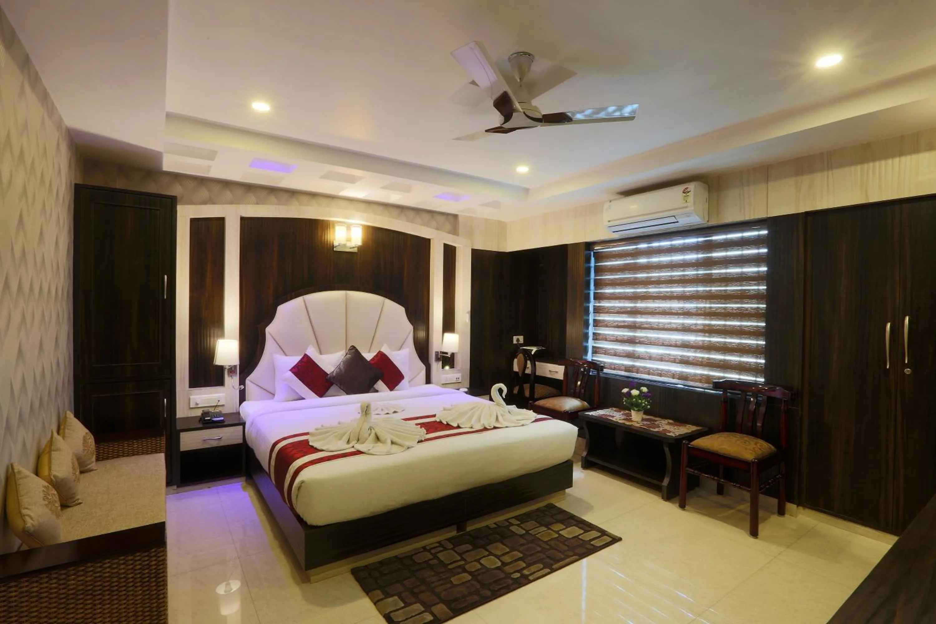 Bed in Hotel Blue Bird, Nagaon