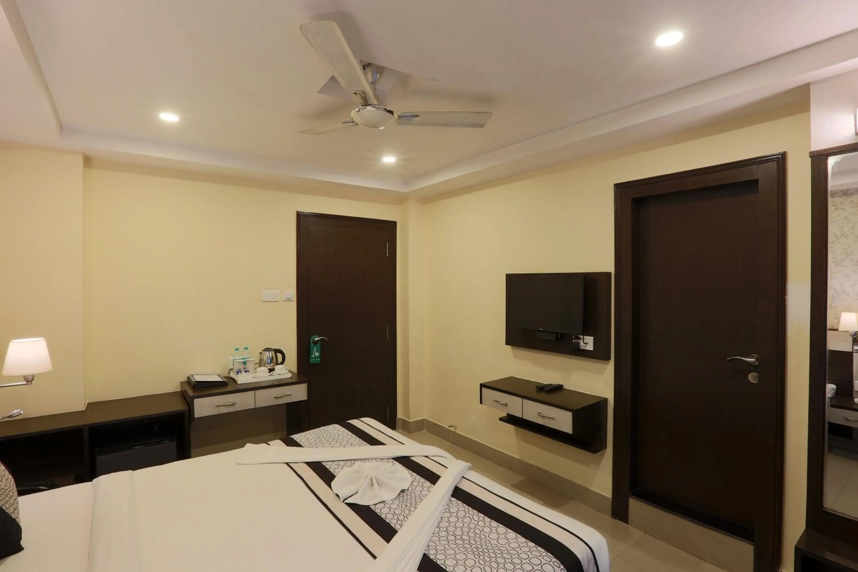 Communal lounge/ TV room, Bed in Hotel Blue Bird, Nagaon