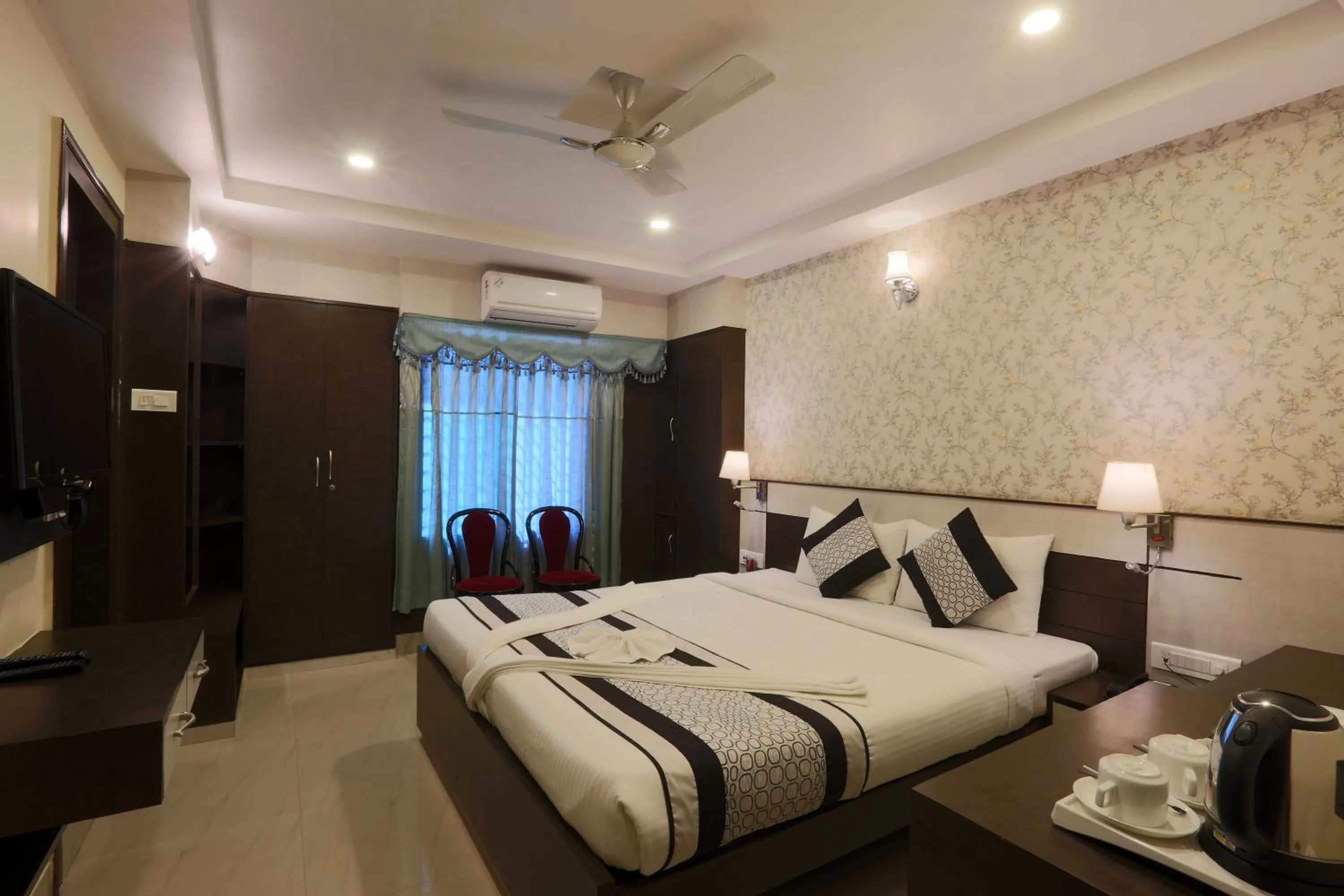 Bed in Hotel Blue Bird, Nagaon