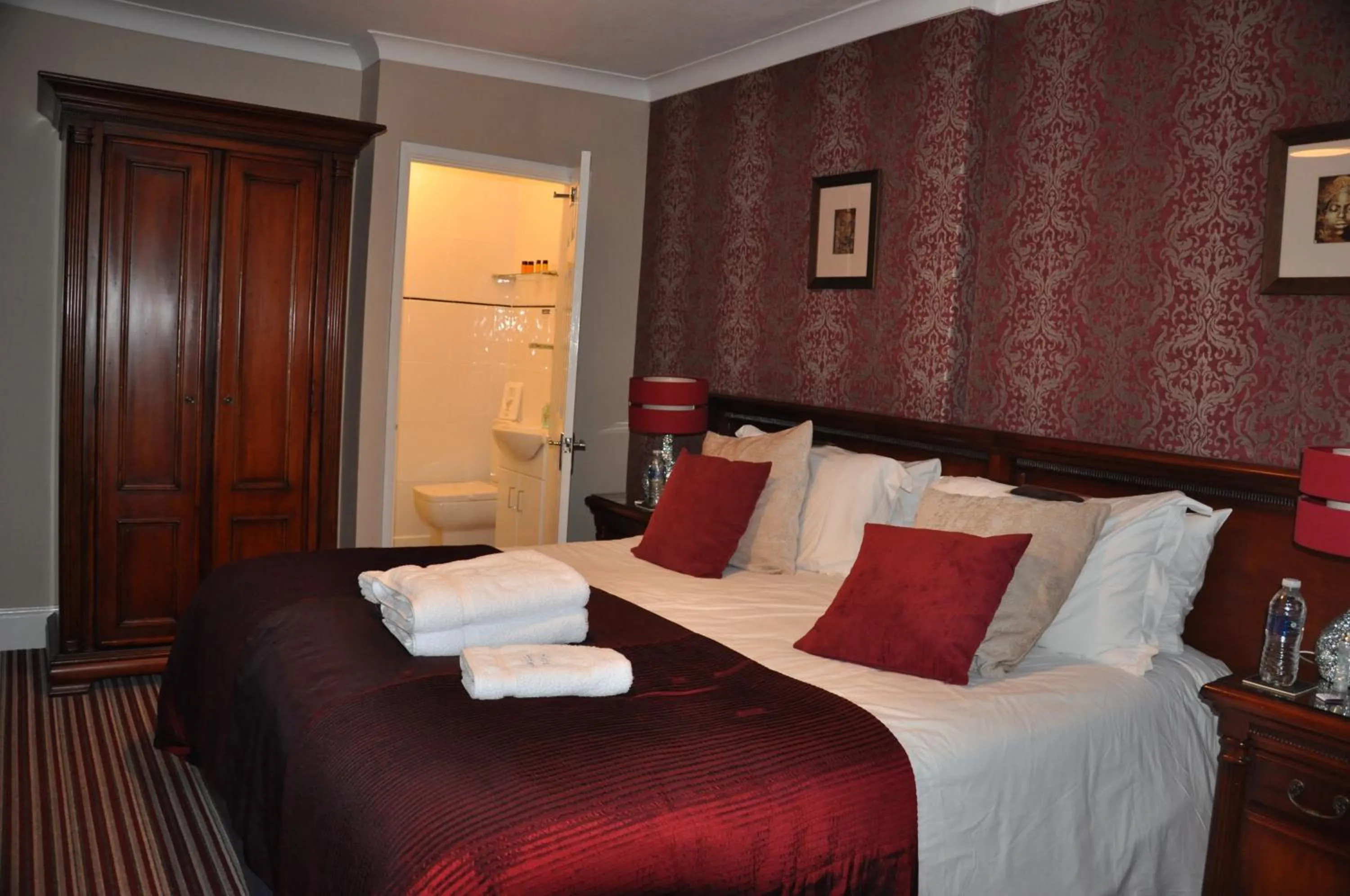 Semi Deluxe with Super King Bed in Hotel Peppers