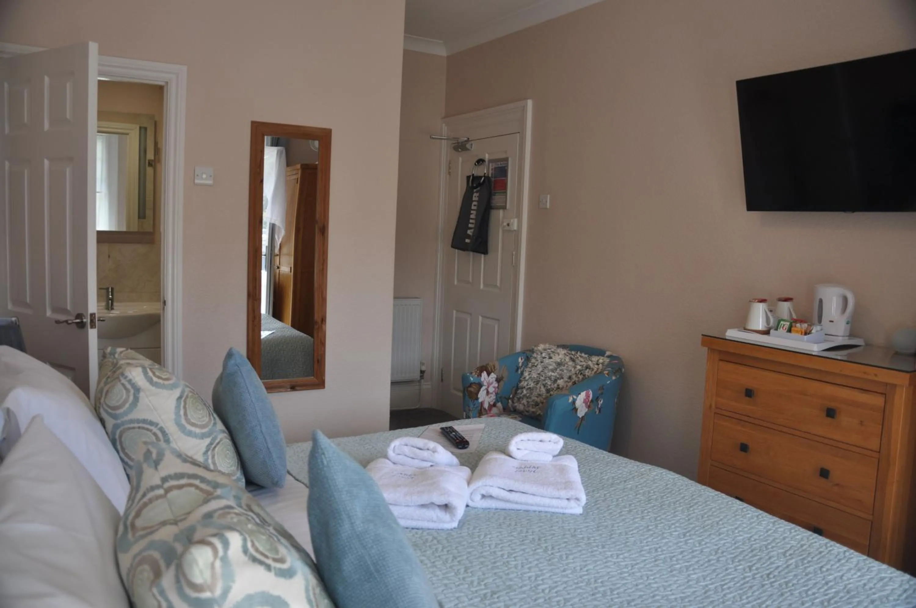 Bedroom, Bed in Hotel Peppers