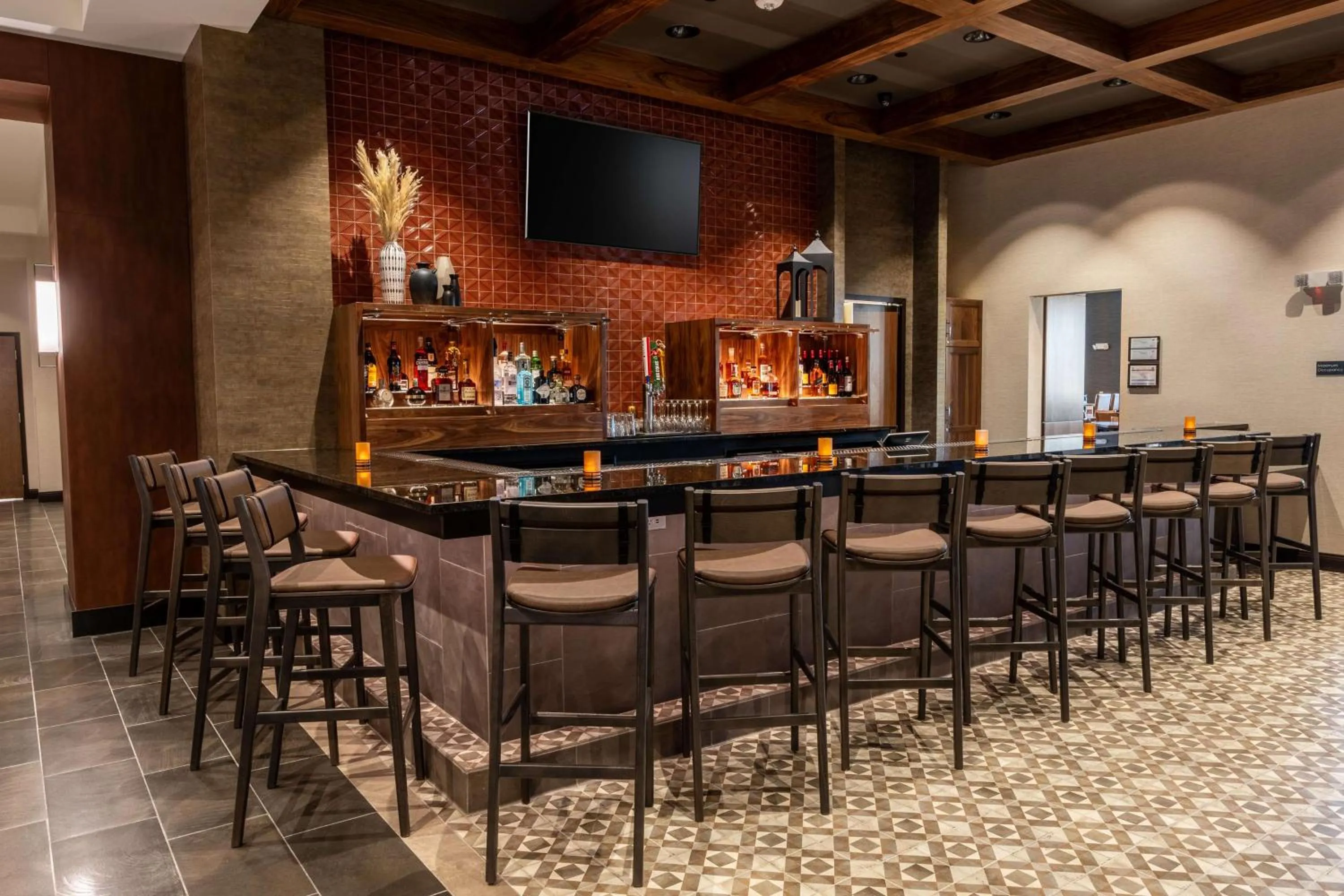 Lounge or bar in Drury Plaza Hotel Dallas Arlington