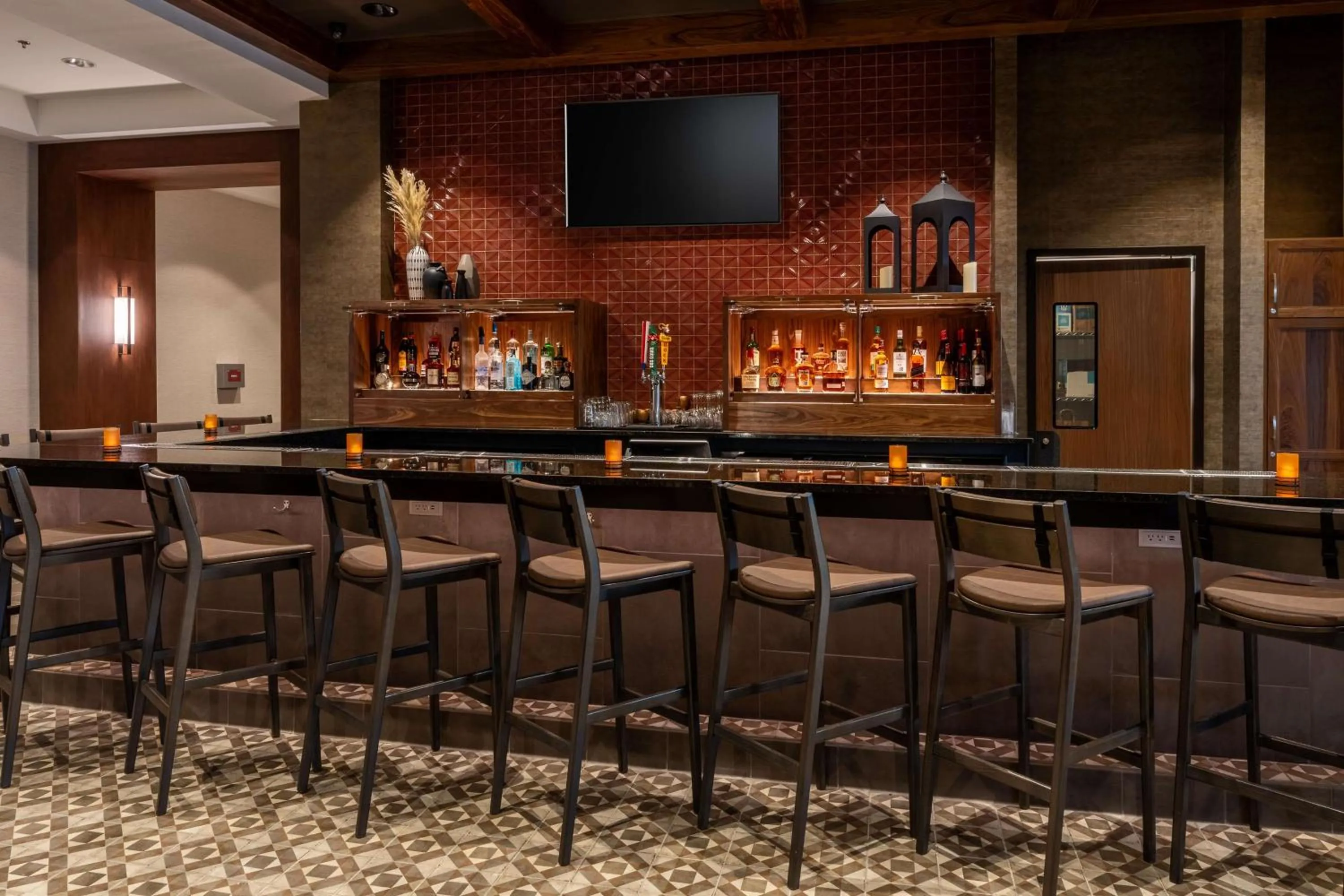 Lounge or bar in Drury Plaza Hotel Dallas Arlington
