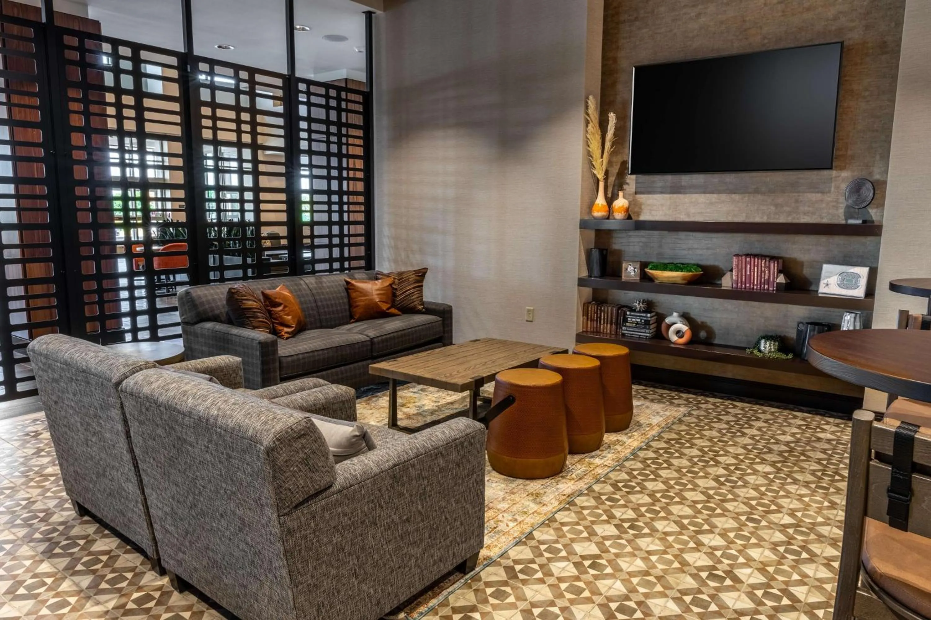 Lounge or bar in Drury Plaza Hotel Dallas Arlington