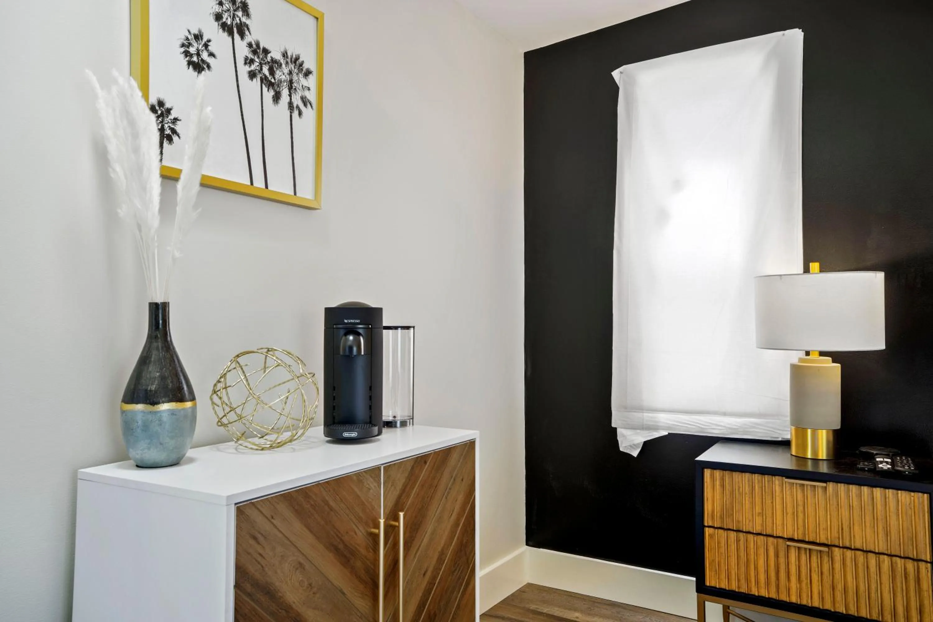 hair dresser in Mendo Bungalow