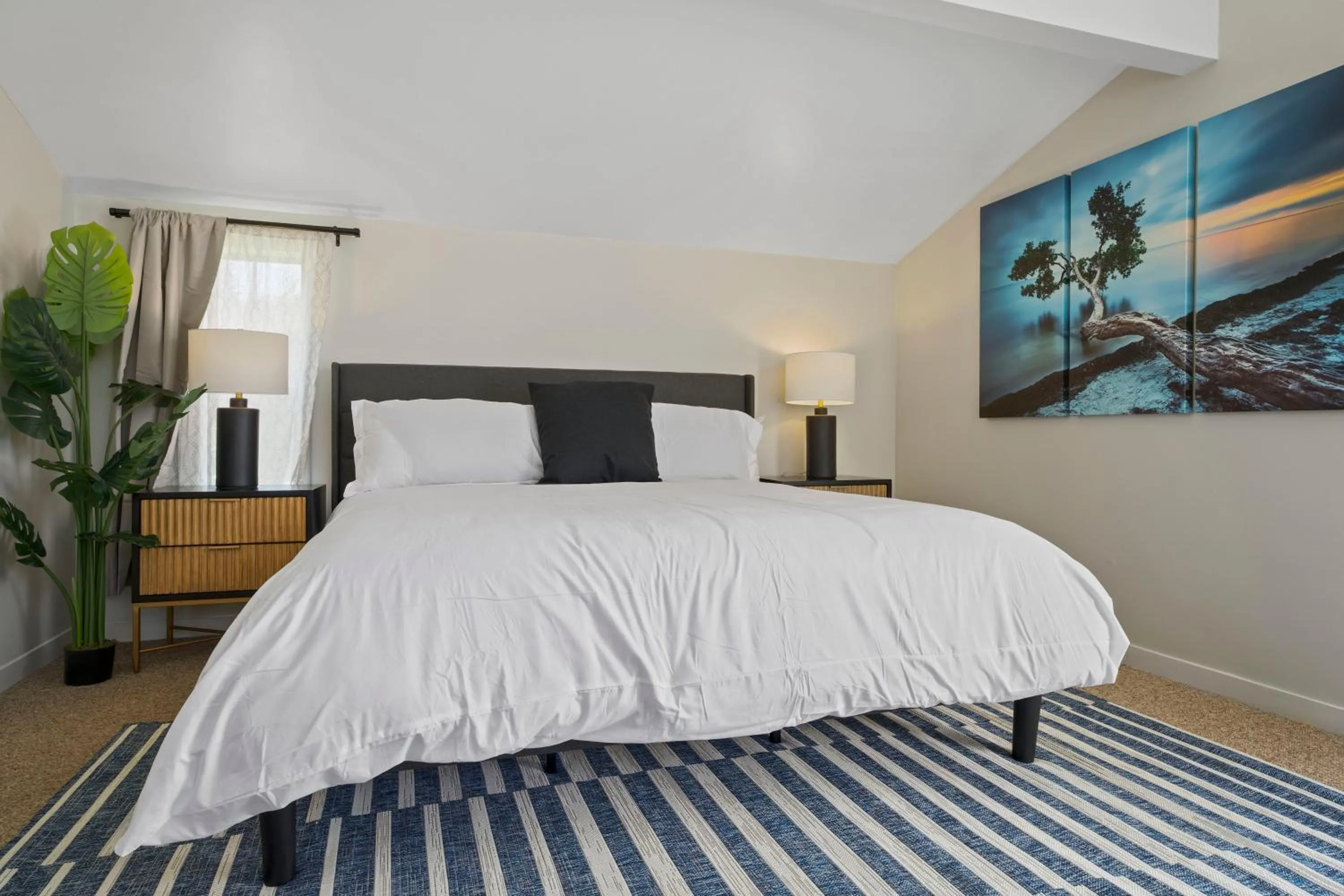 Bed in Mendo Bungalow