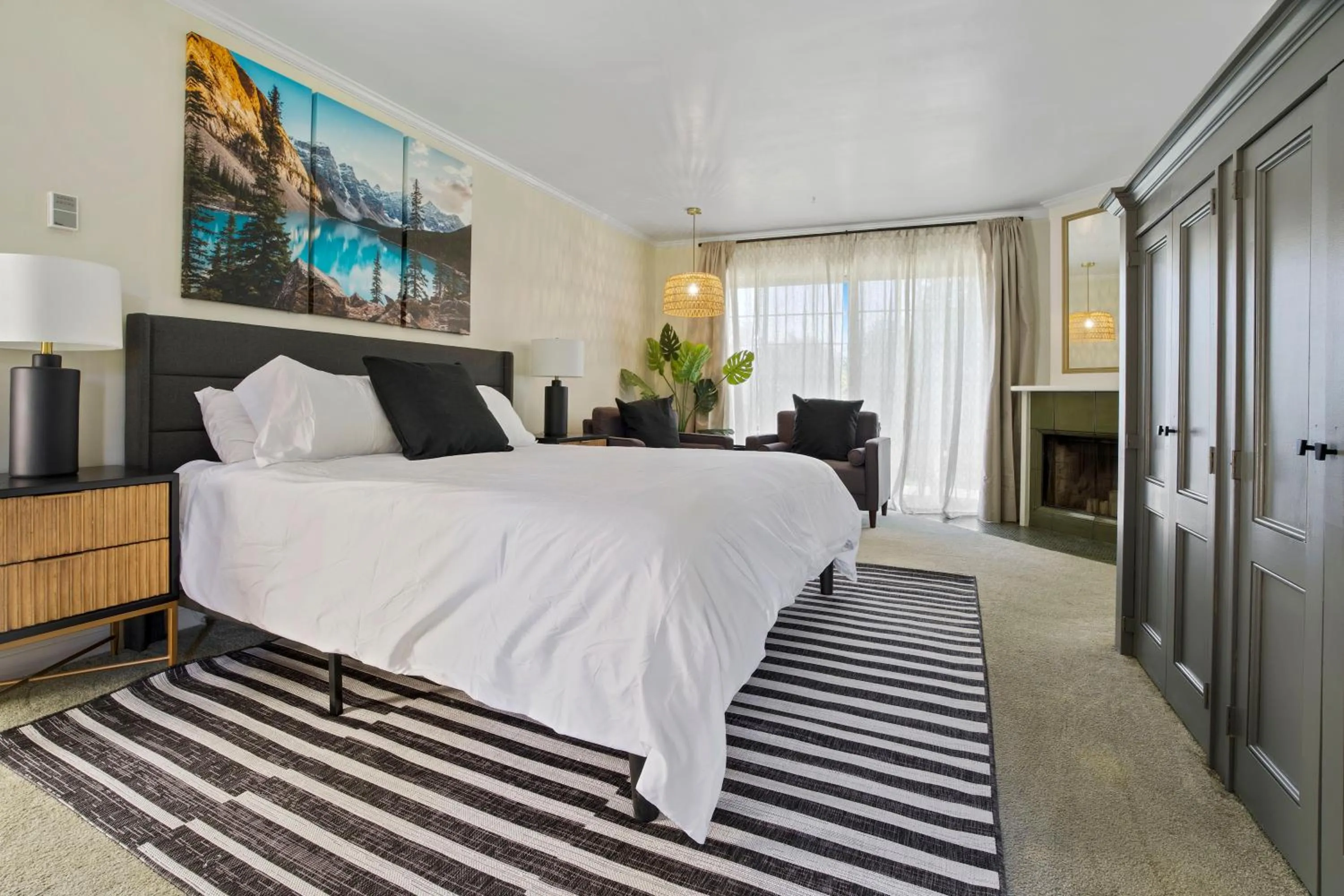 Bed in Mendo Bungalow