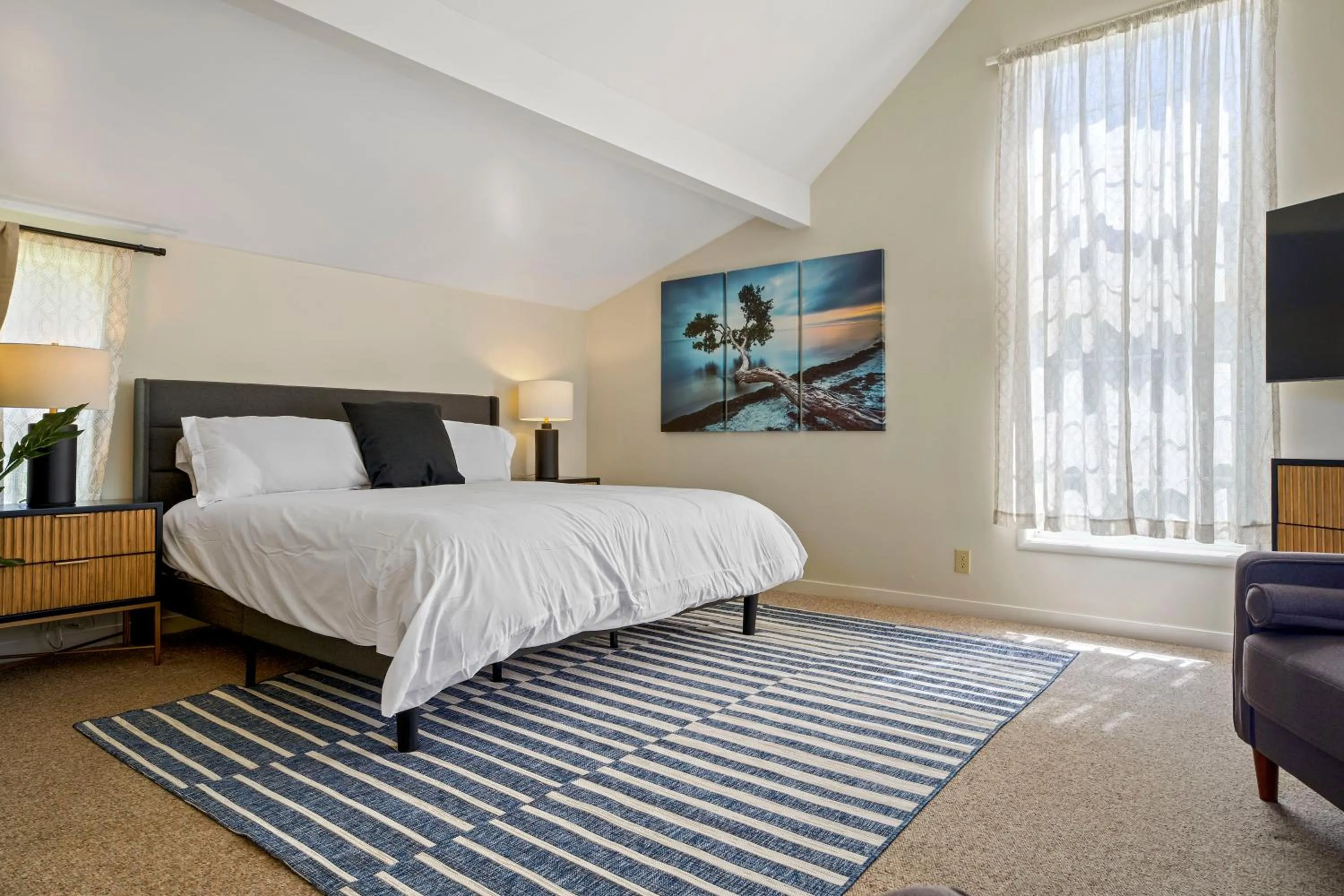 Bed in Mendo Bungalow