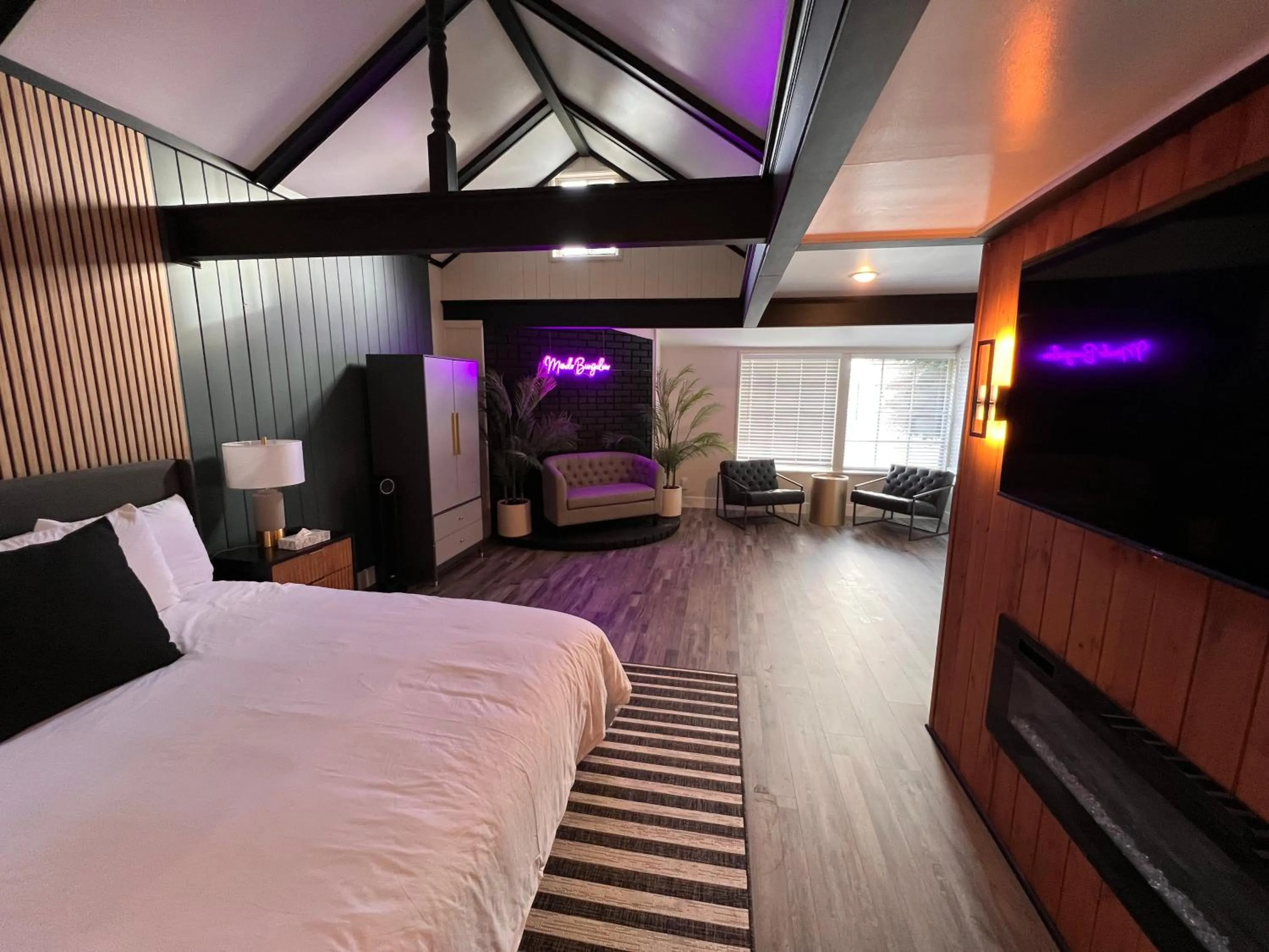 Bed in Mendo Bungalow