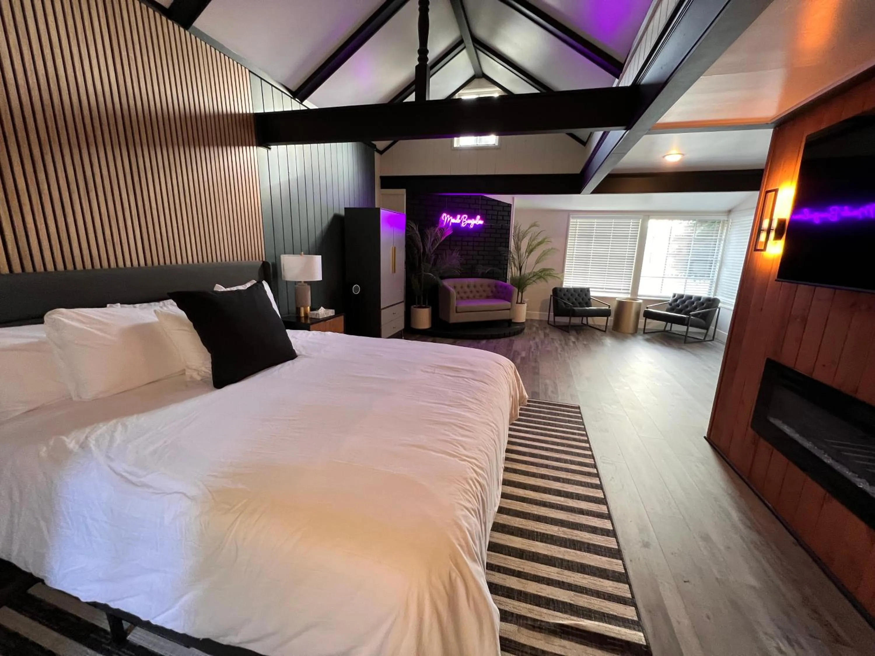 Bed in Mendo Bungalow