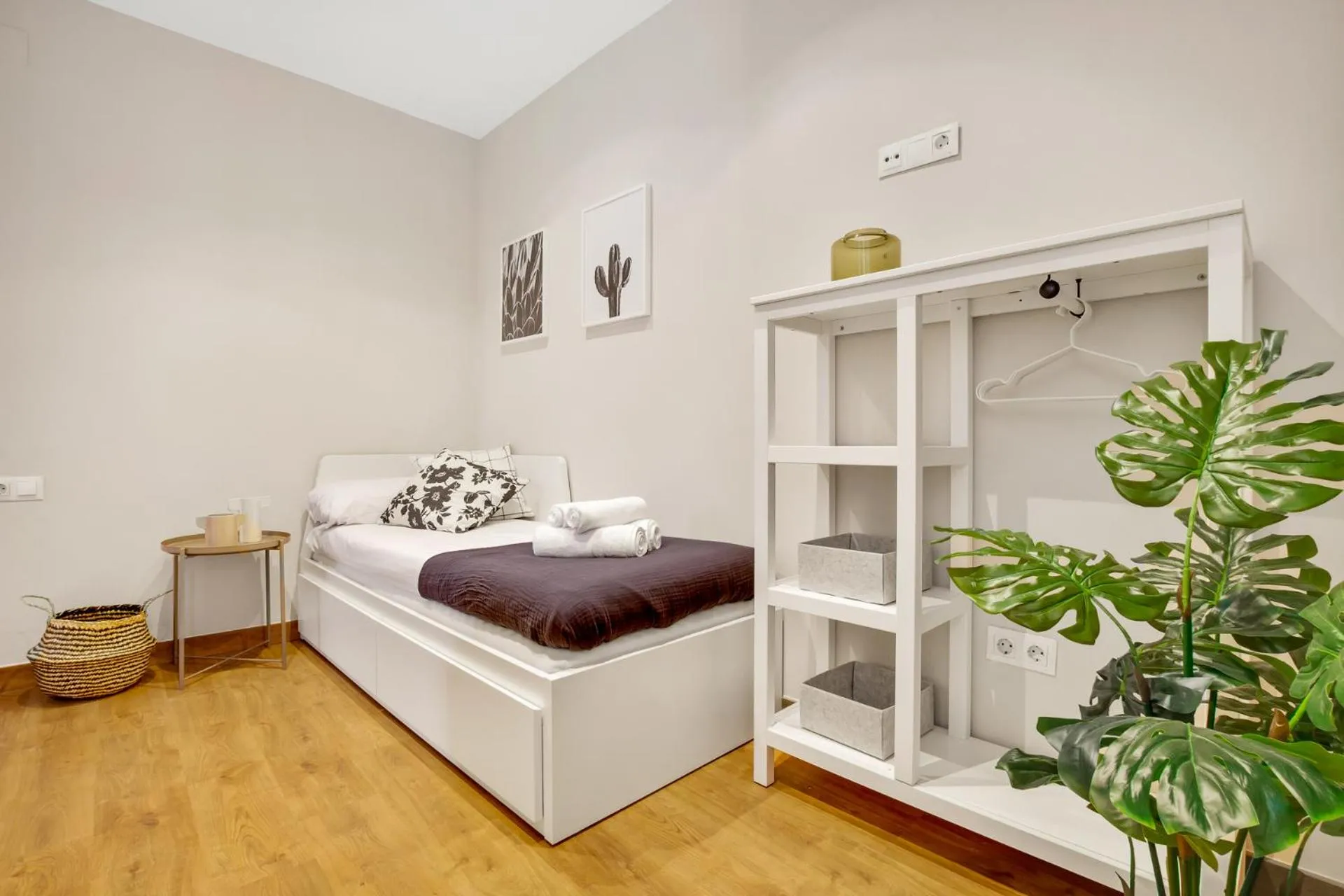 Bed in Modern & Quite Appartment at Larios
