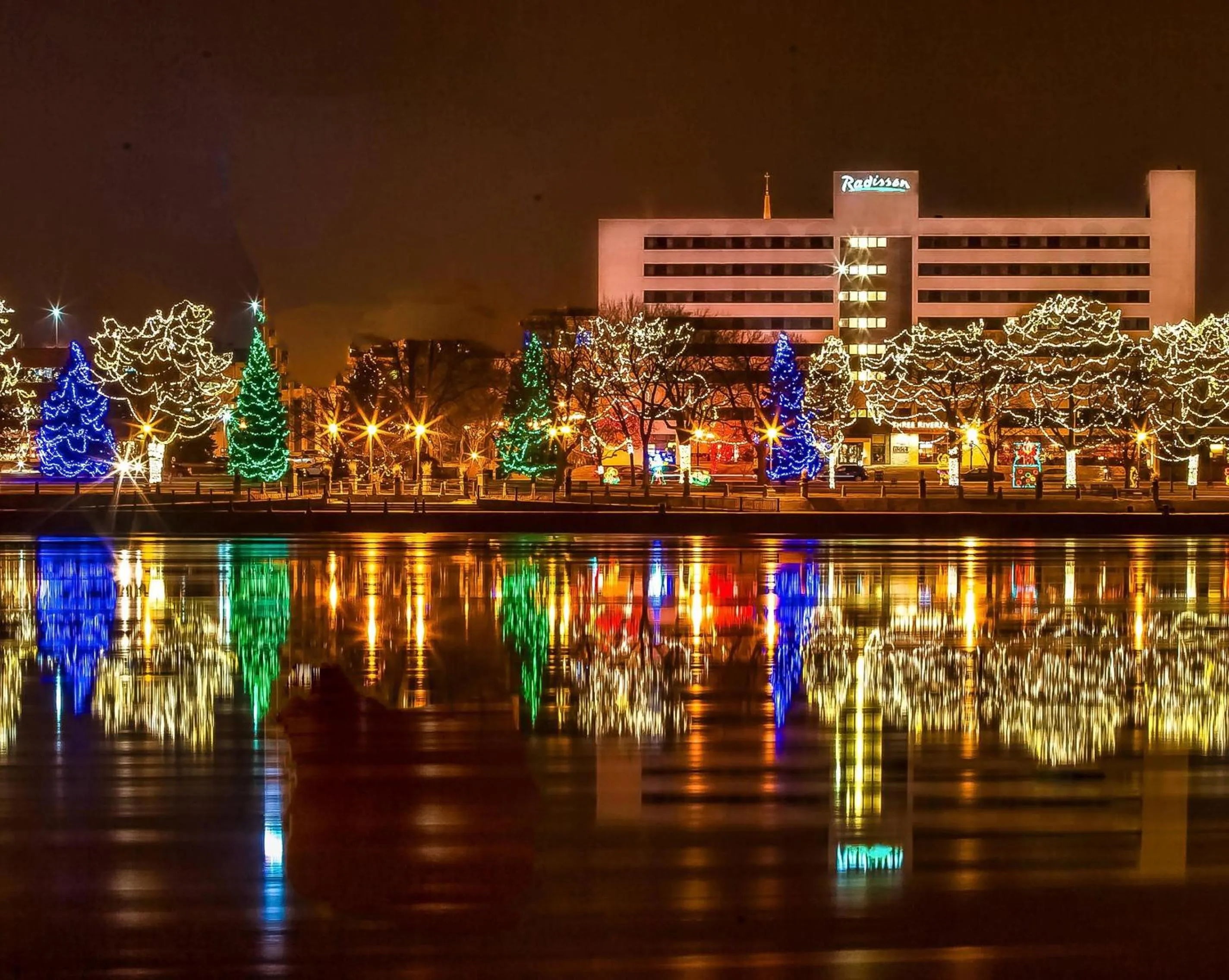 Property building in Radisson Hotel La Crosse