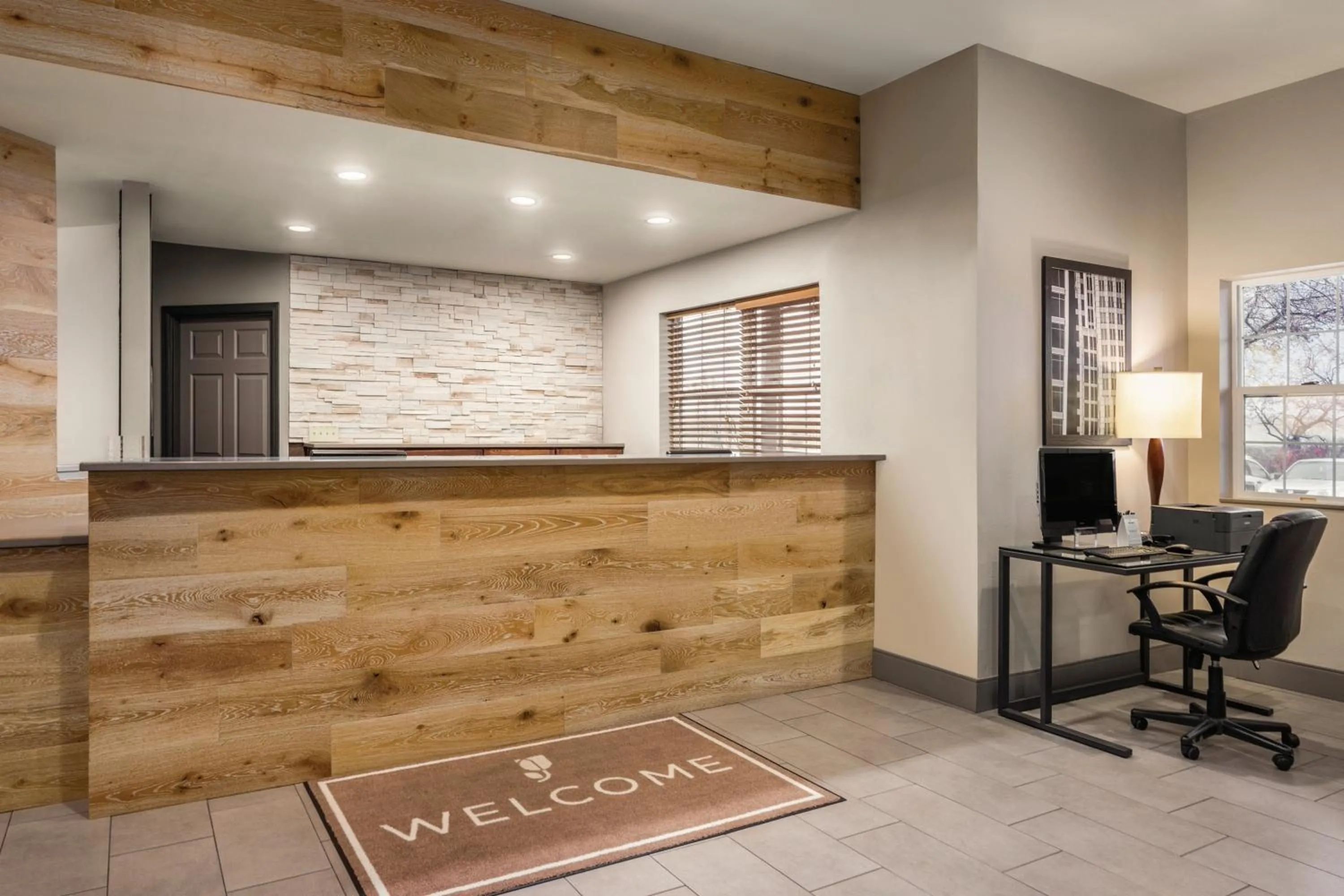 Lobby or reception in Country Inn & Suites by Radisson, Dakota Dunes, SD