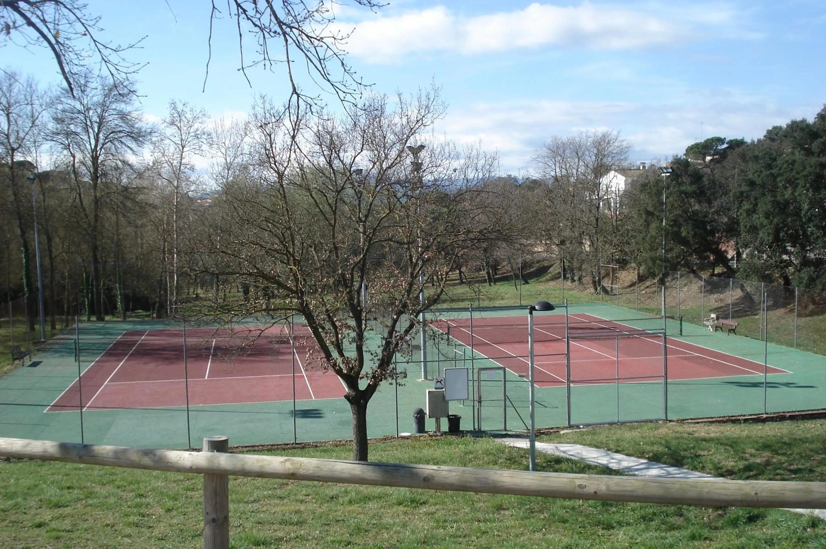 Tennis court in Can Pobric