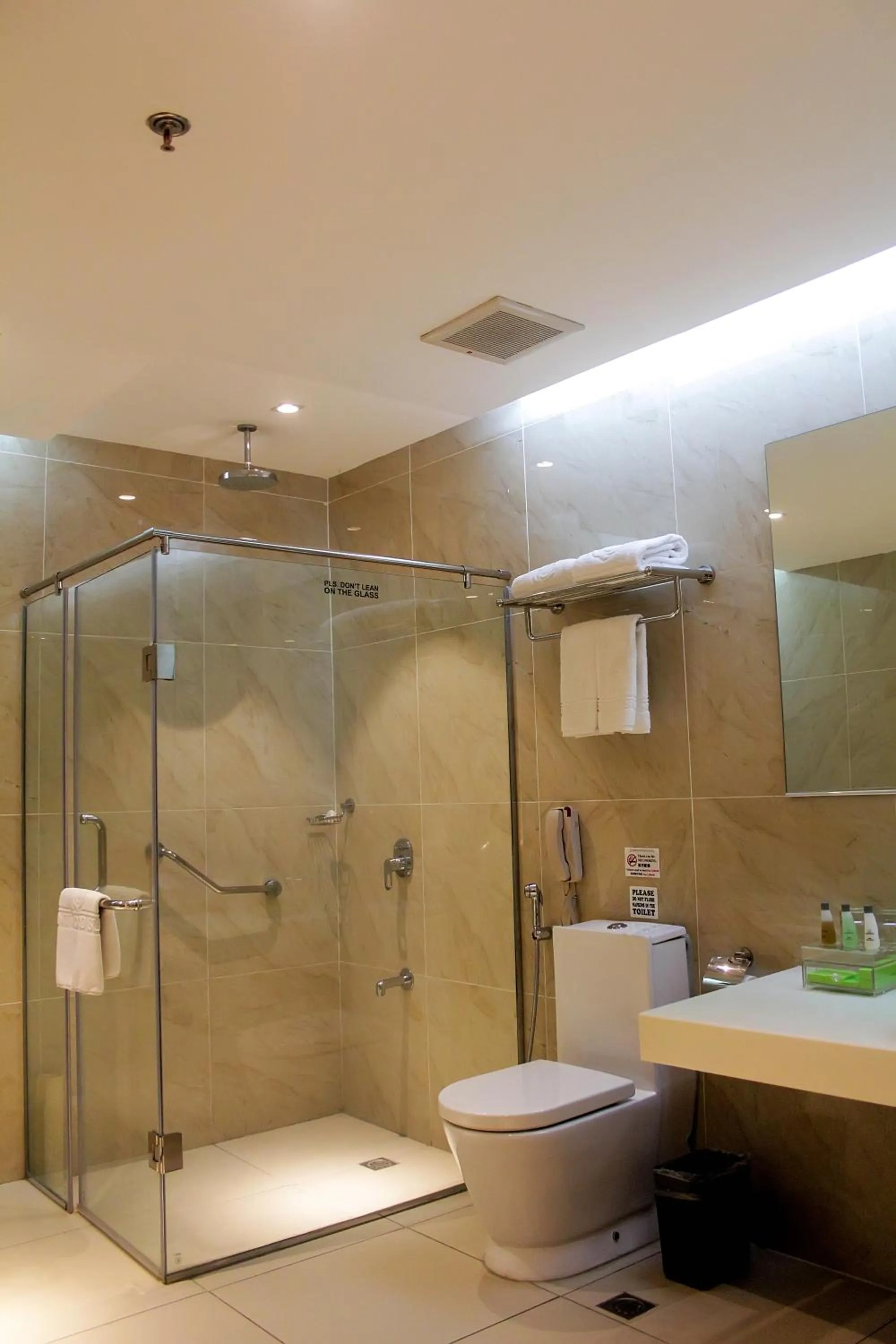 Bathroom in Brentwood Suites