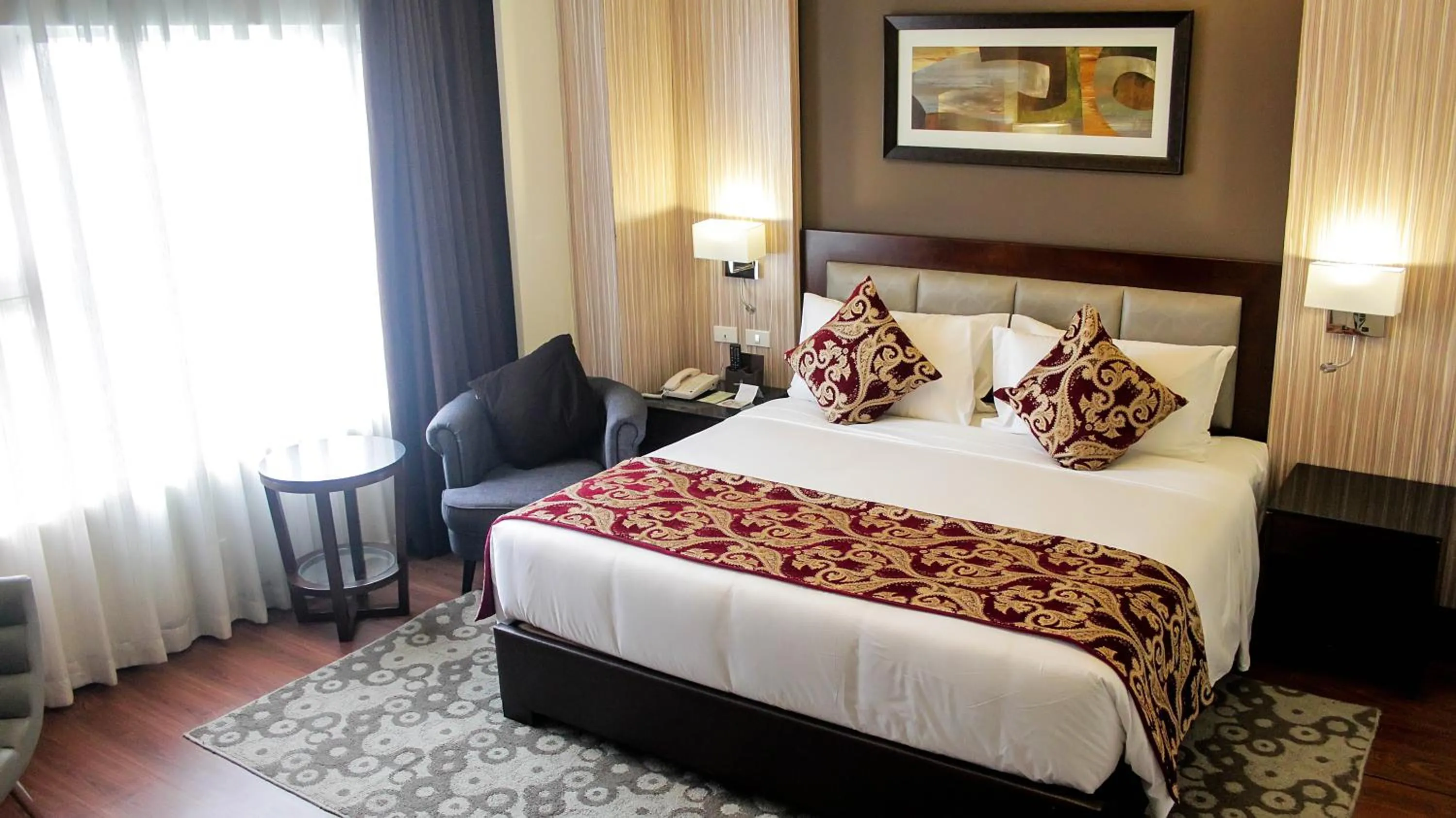 Photo of the whole room, Bed in Brentwood Suites