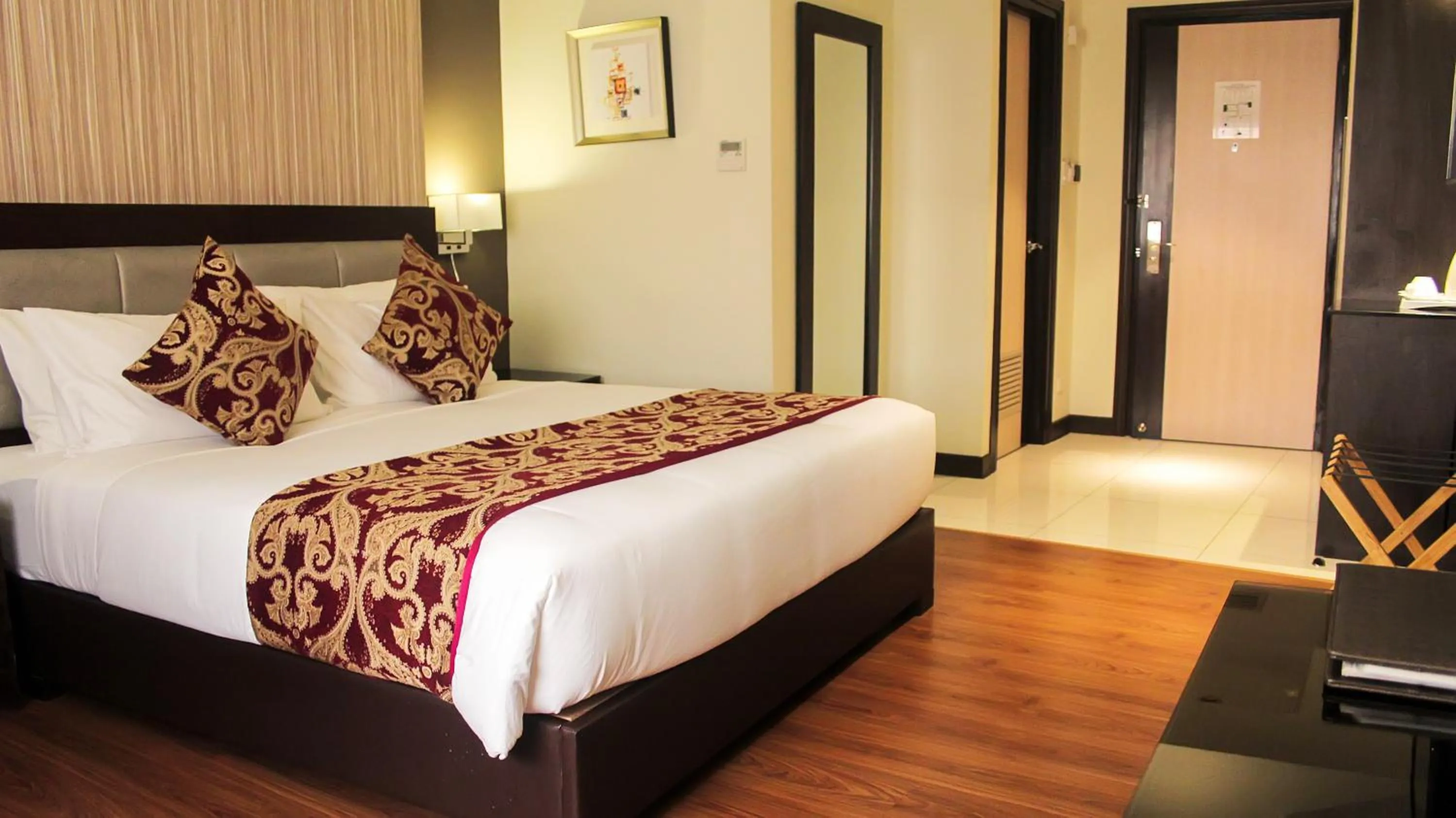 Bed in Brentwood Suites