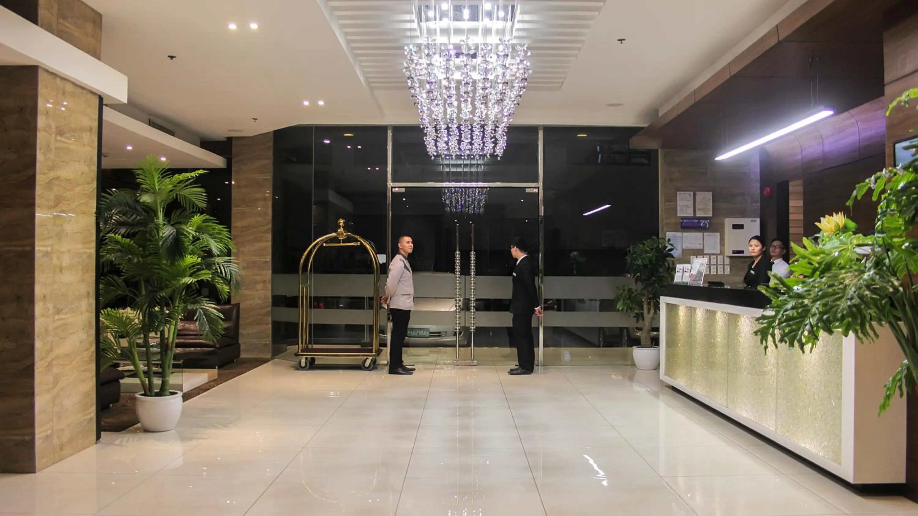 Lobby or reception in Brentwood Suites