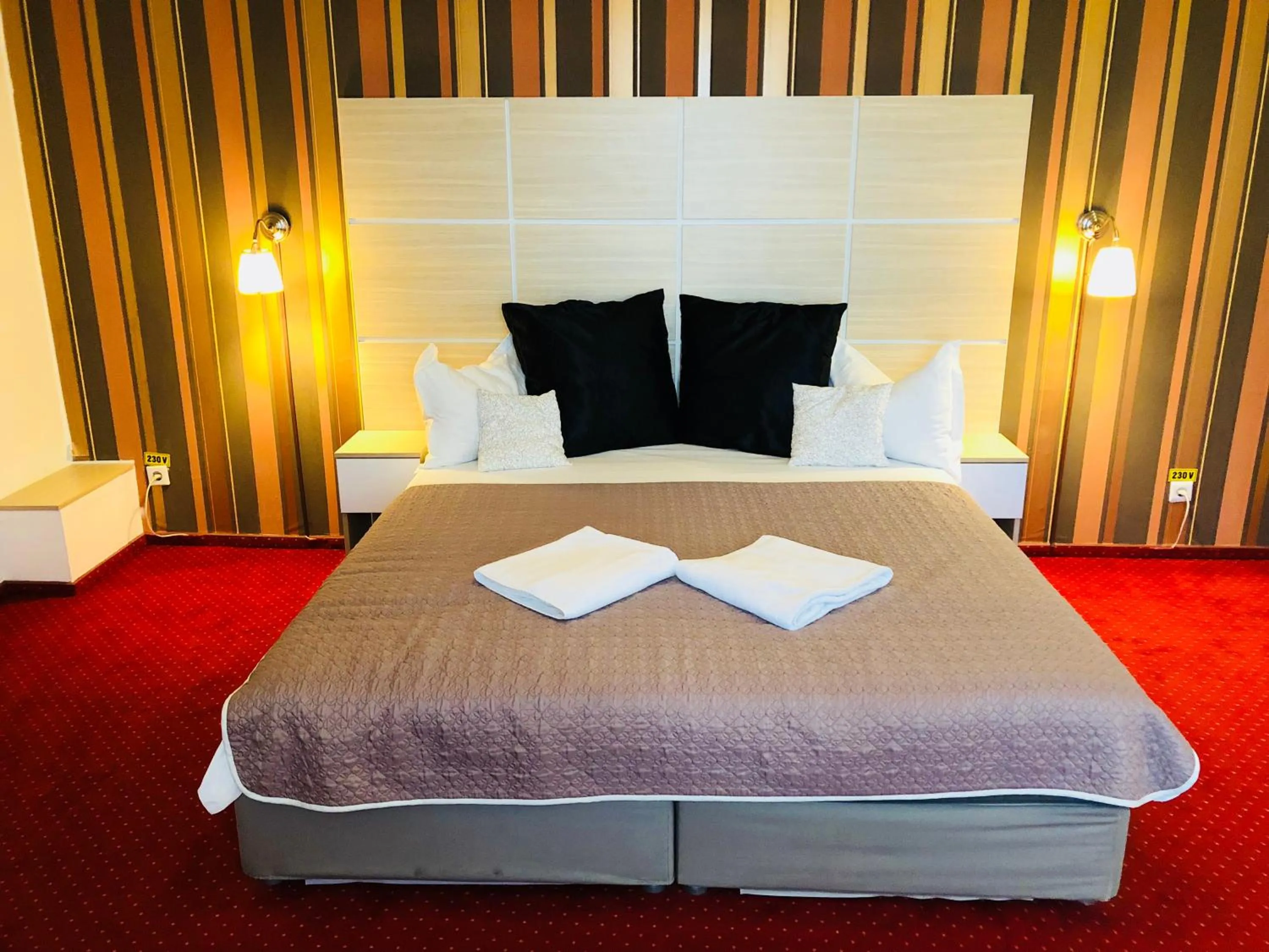 Bed in Hotel Mon Caprice