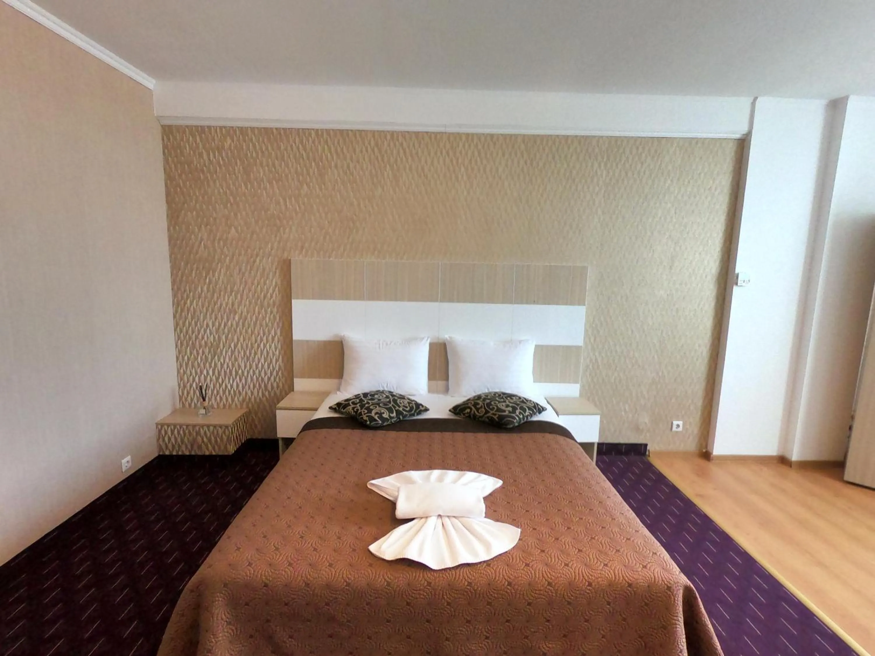 Bed in Hotel Mon Caprice