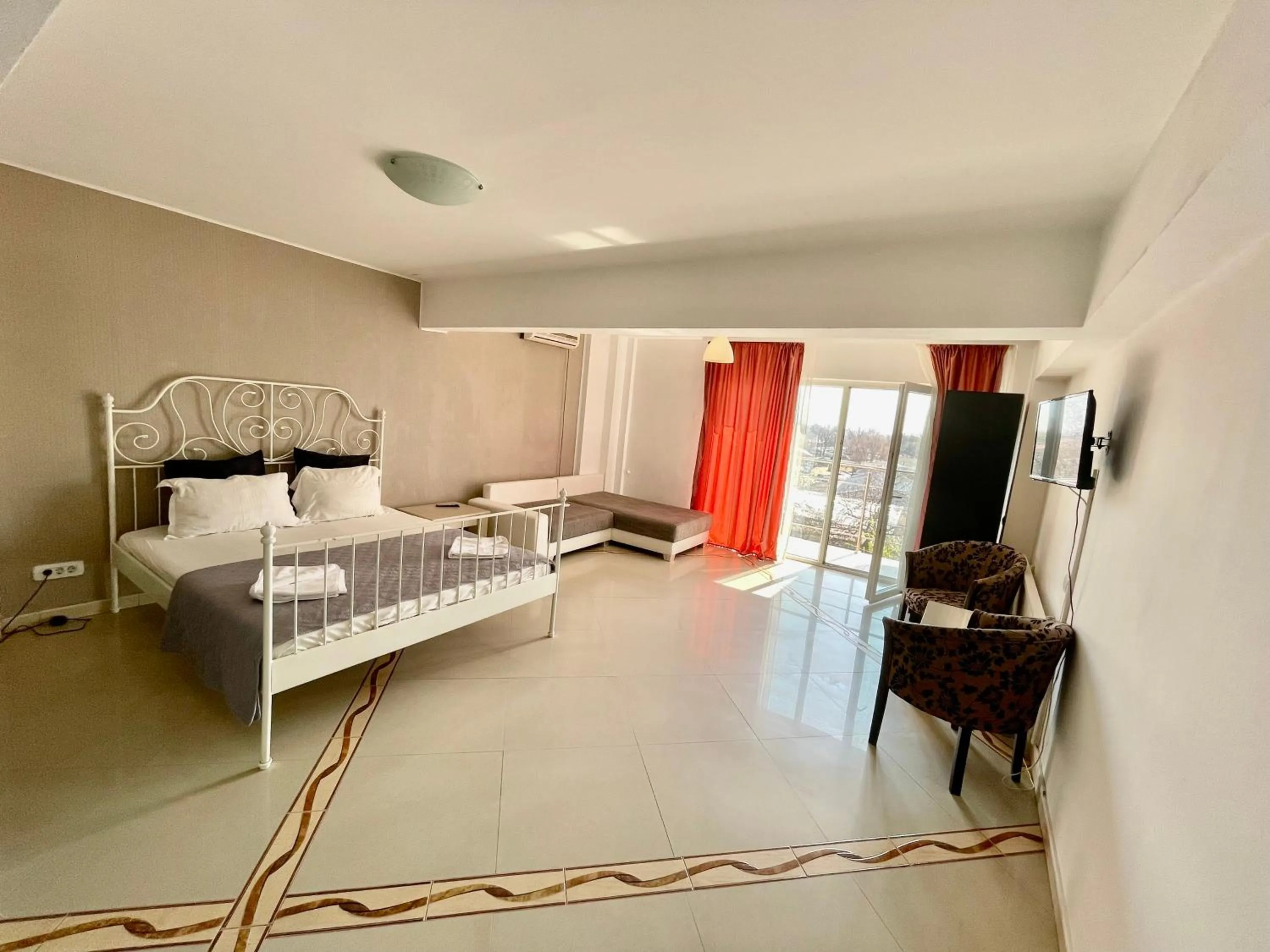 Photo of the whole room, Bed in Hotel Mon Caprice