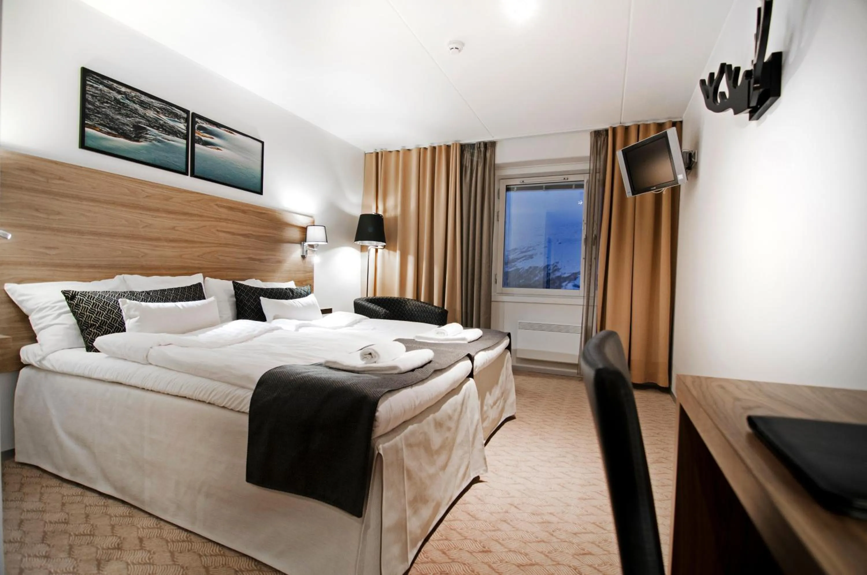 Photo of the whole room, Bed in Hotell Fjället