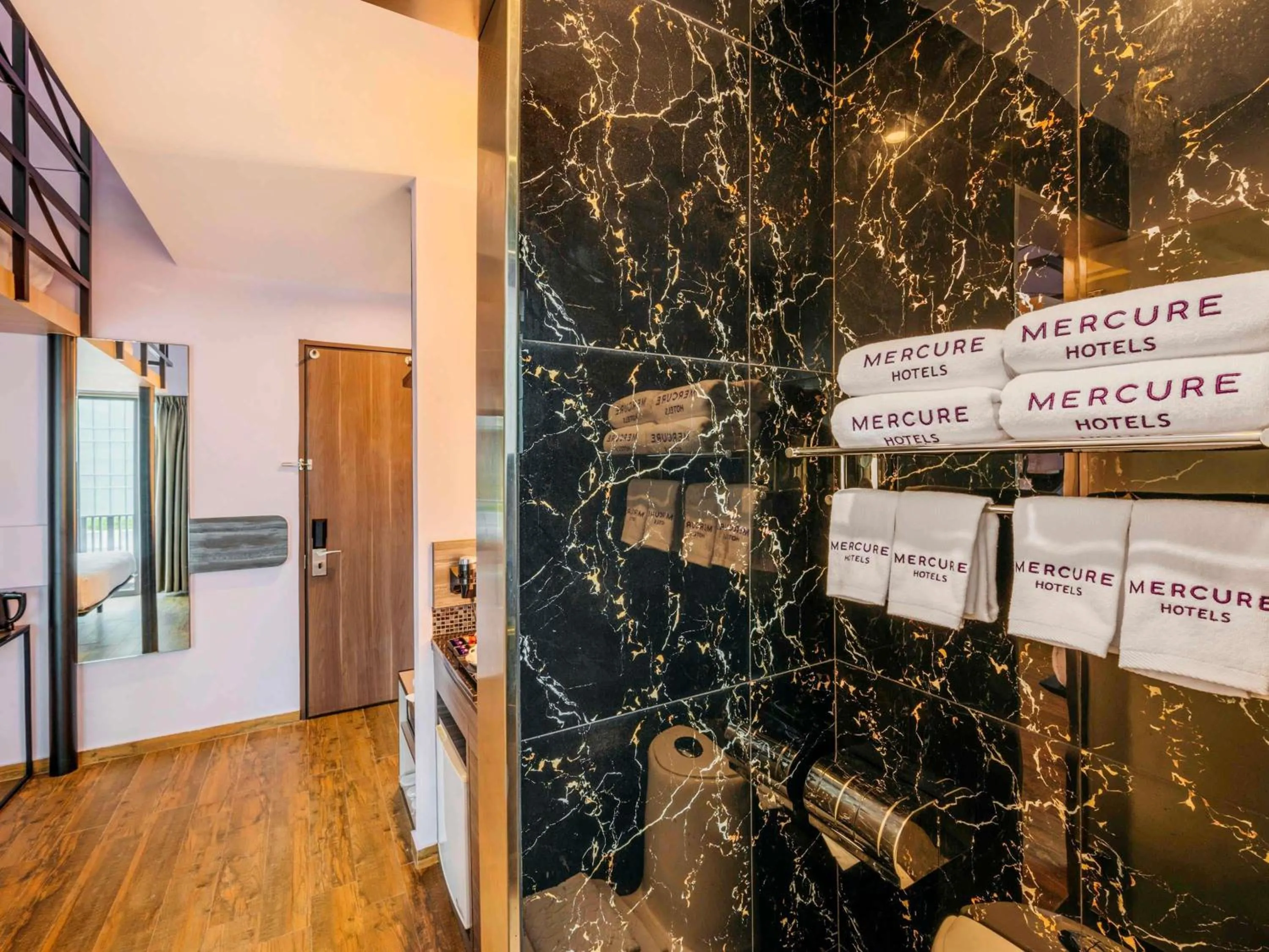 Bedroom in Mercure Singapore Tyrwhitt