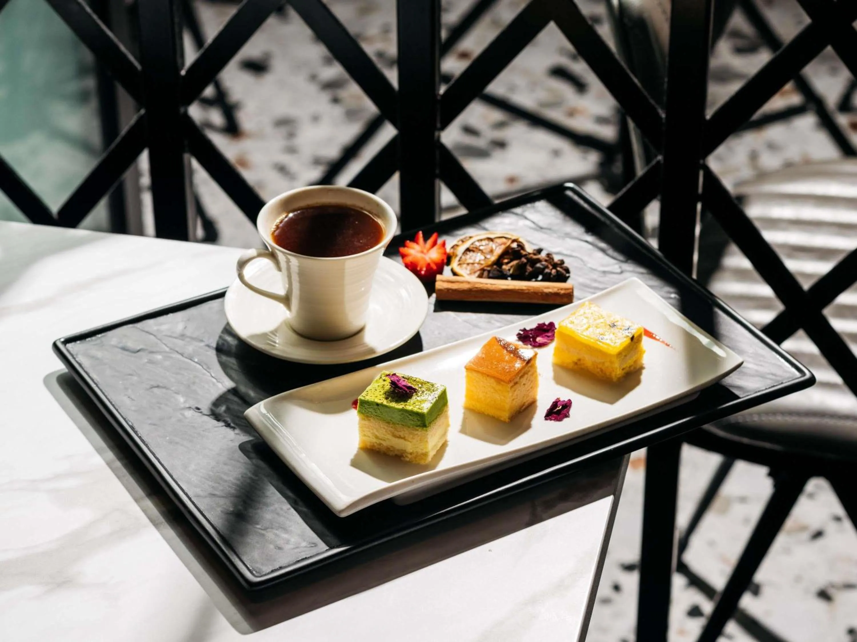 Restaurant/places to eat in Mercure Singapore Tyrwhitt