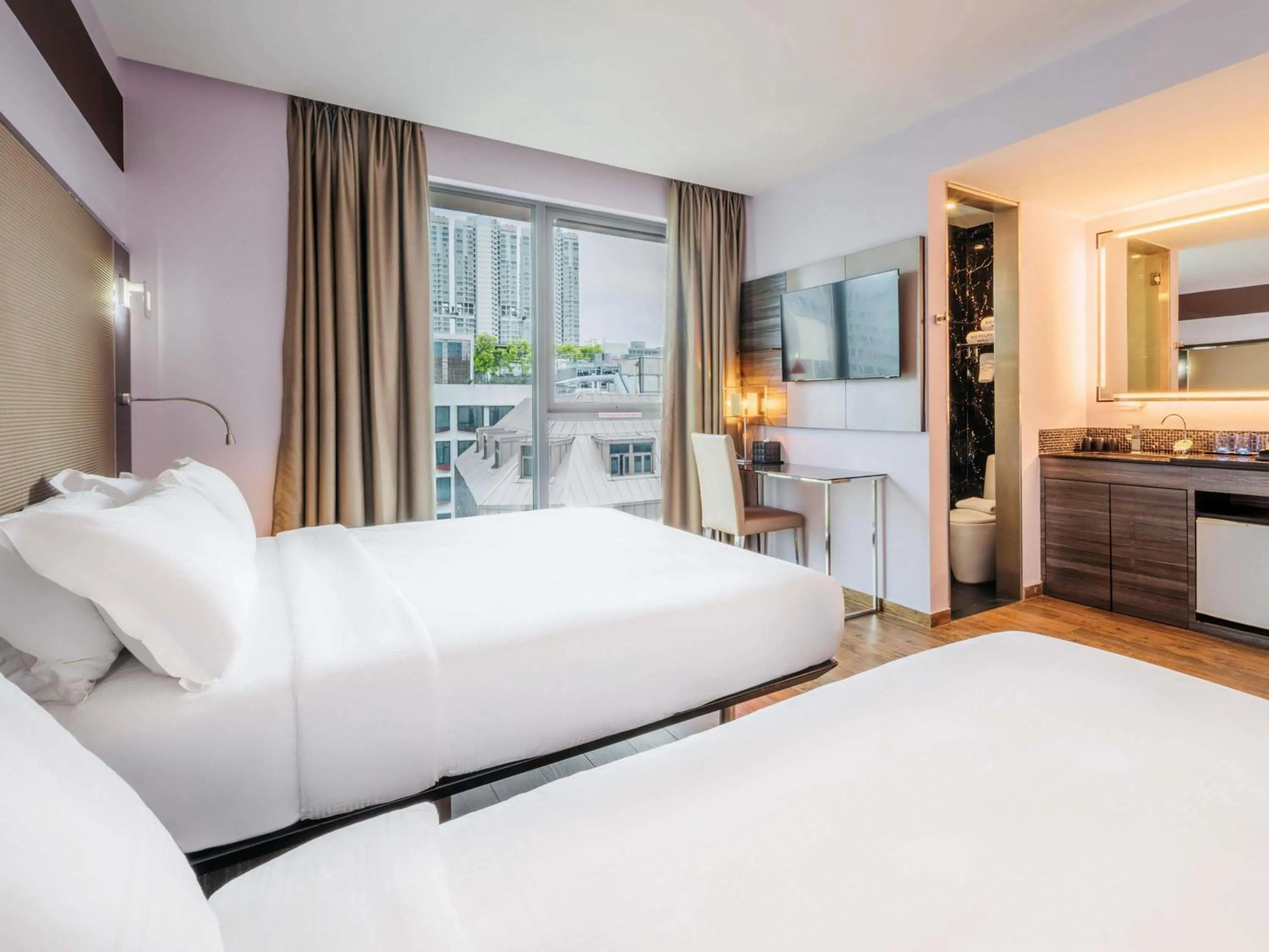 Bedroom, Bed in Mercure Singapore Tyrwhitt