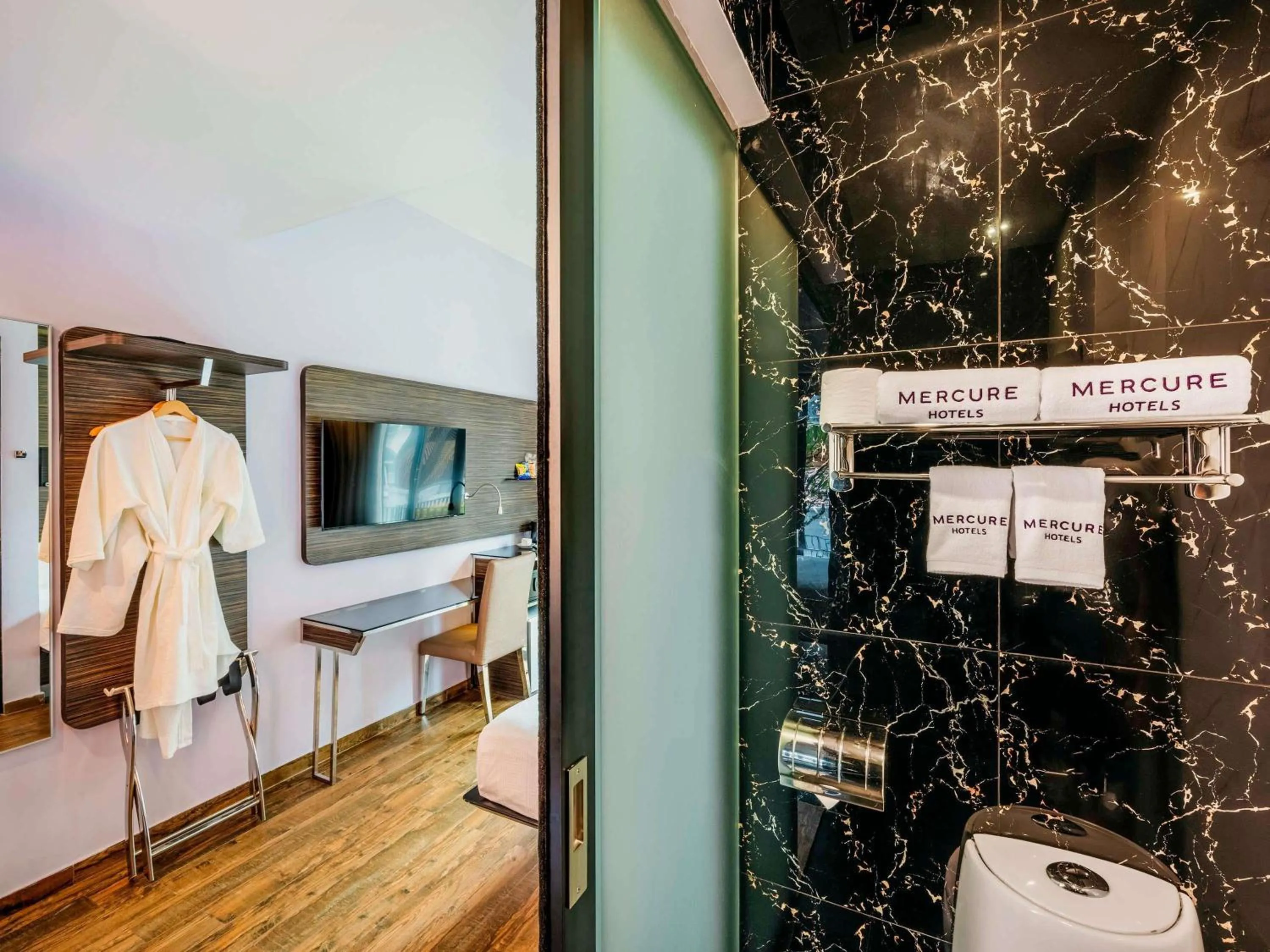 Bedroom in Mercure Singapore Tyrwhitt