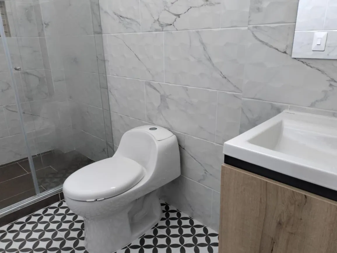 Toilet in Hotel Guadalupe Acacías