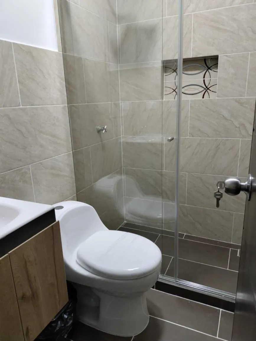 Shower in Hotel Guadalupe Acacías