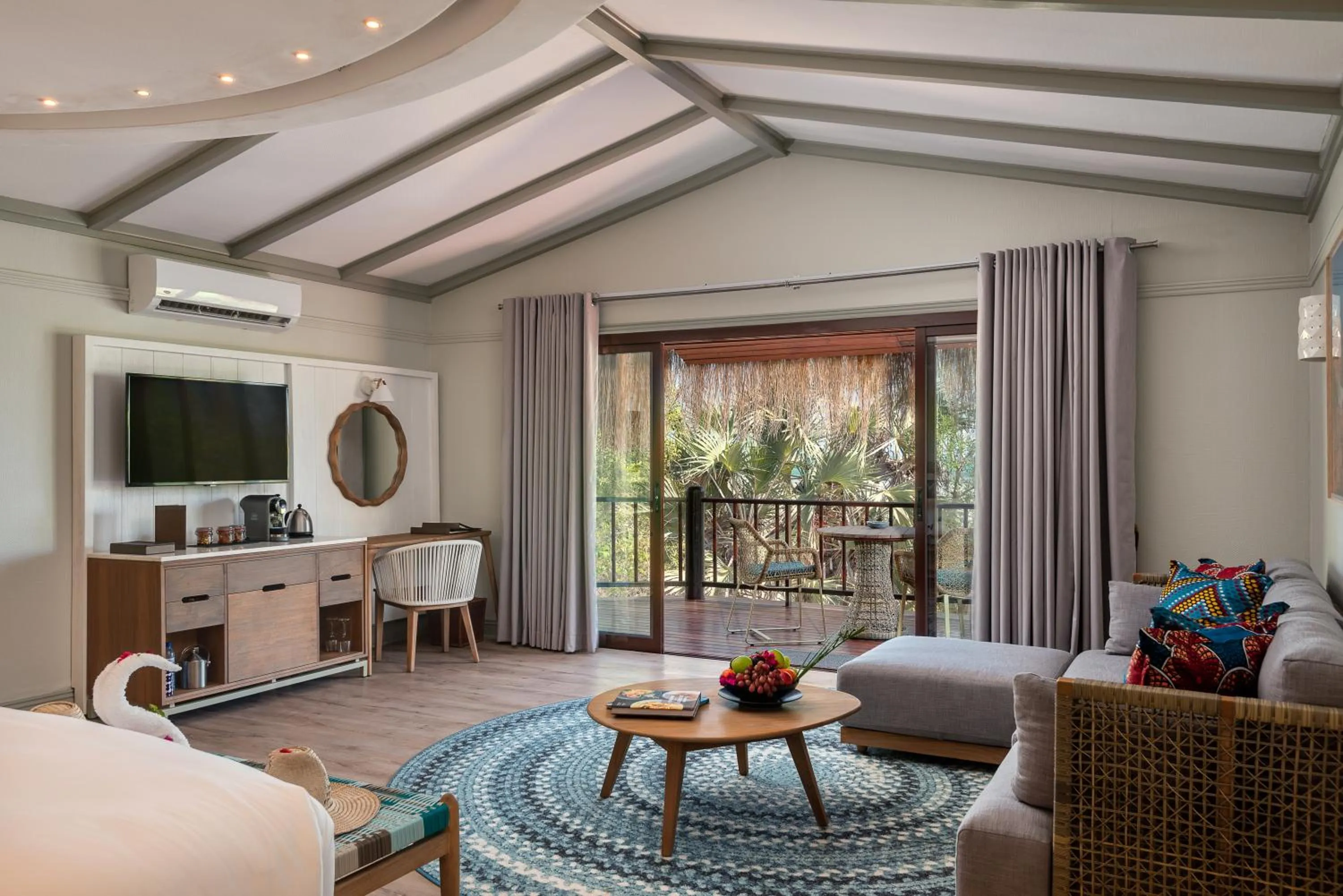 TV and multimedia in Anantara Bazaruto Island Resort