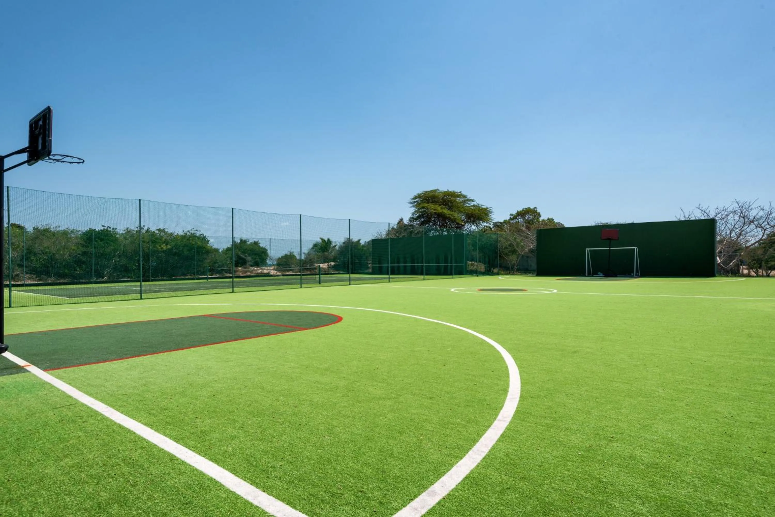 Tennis court in Anantara Bazaruto Island Resort