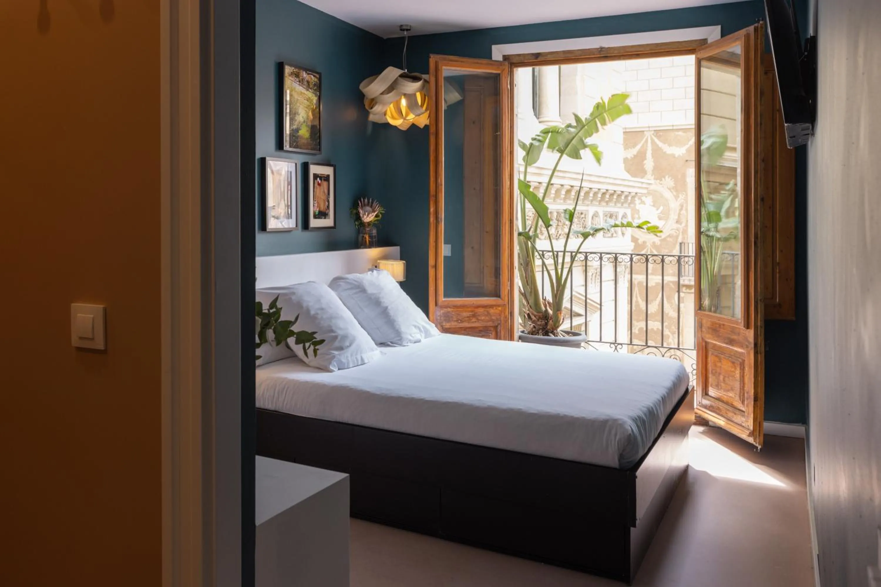 View (from property/room), Bed in Hostal Sol y K