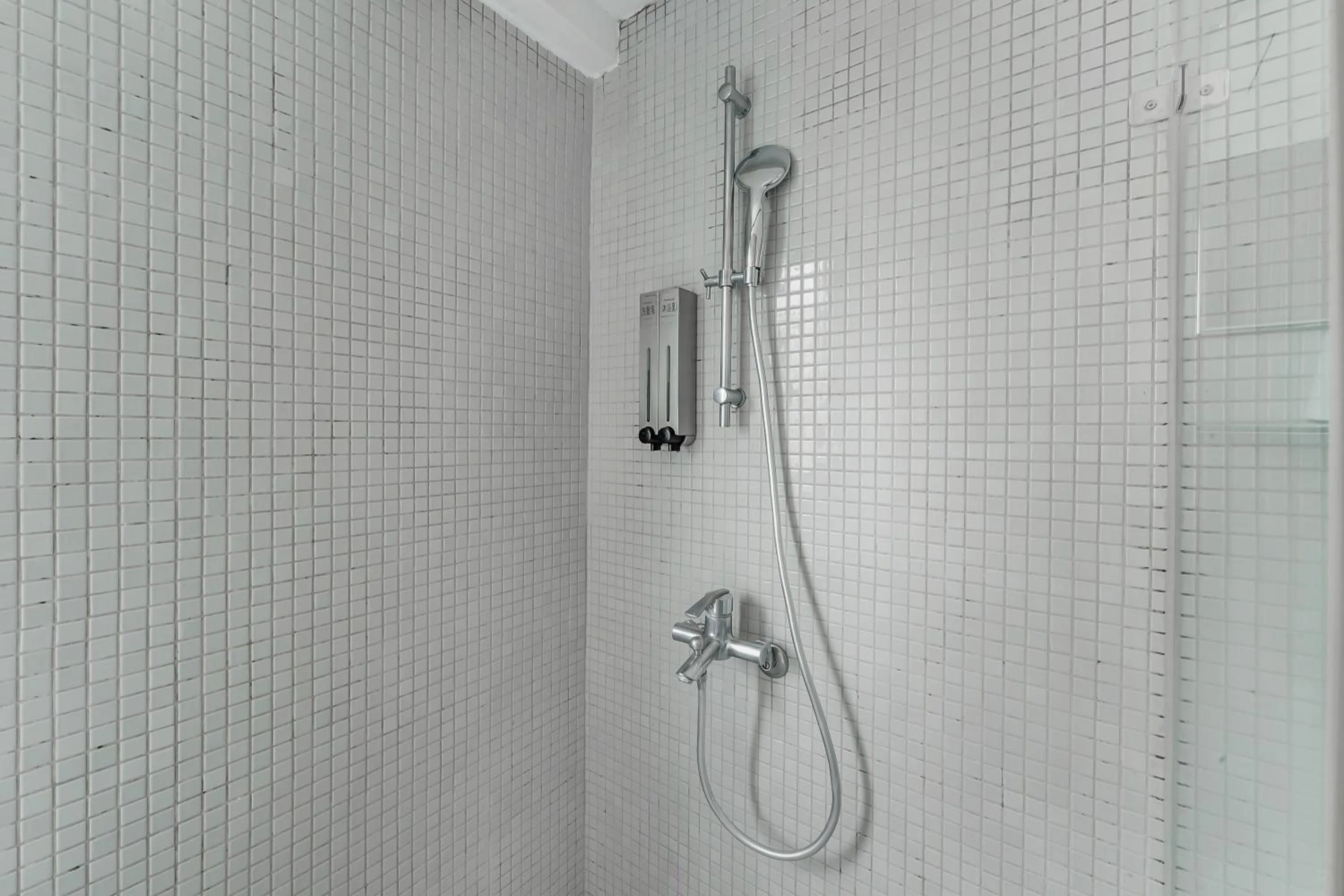 Shower in CHECK inn Express Kaohsiung Love River