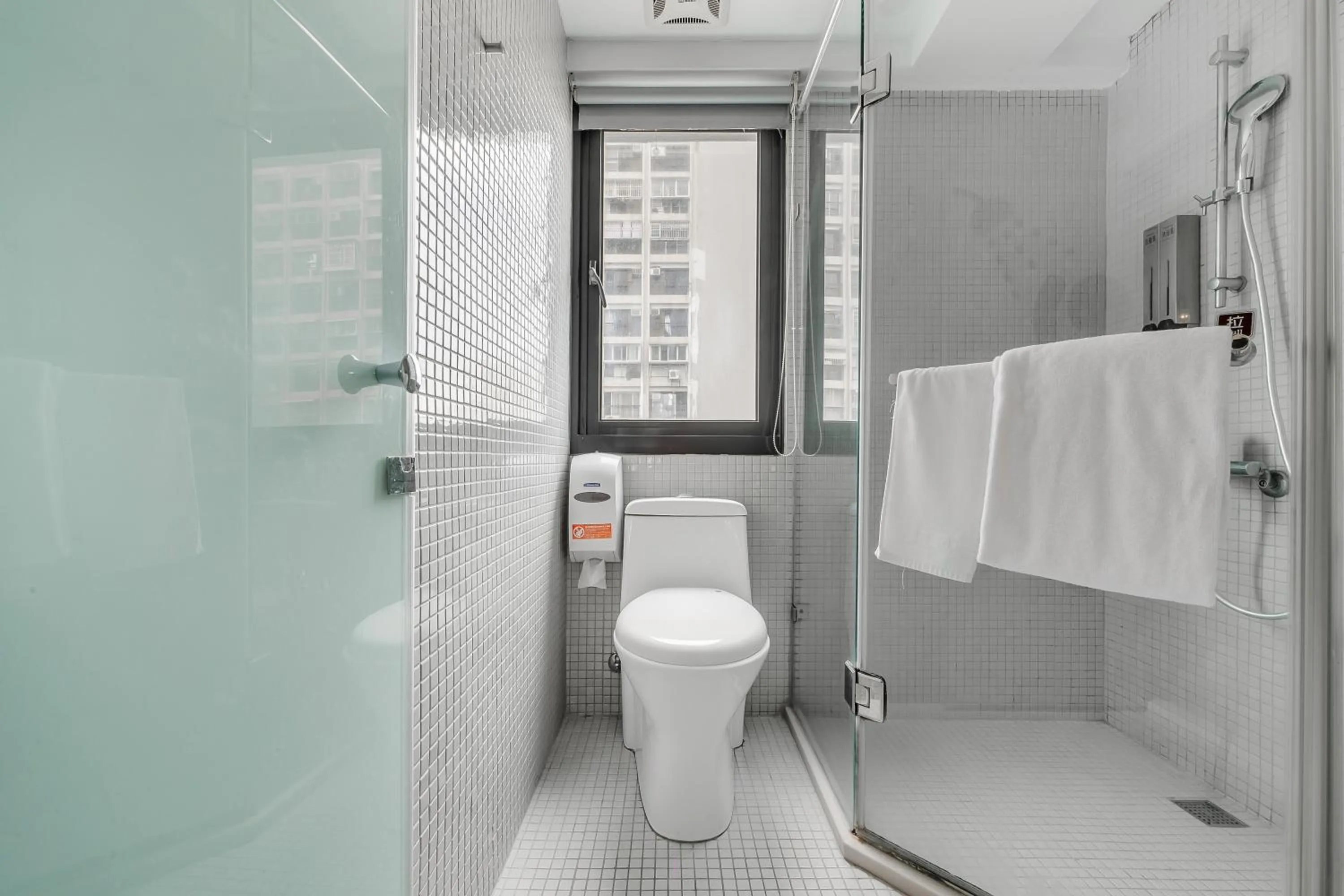 Shower in CHECK inn Express Kaohsiung Love River