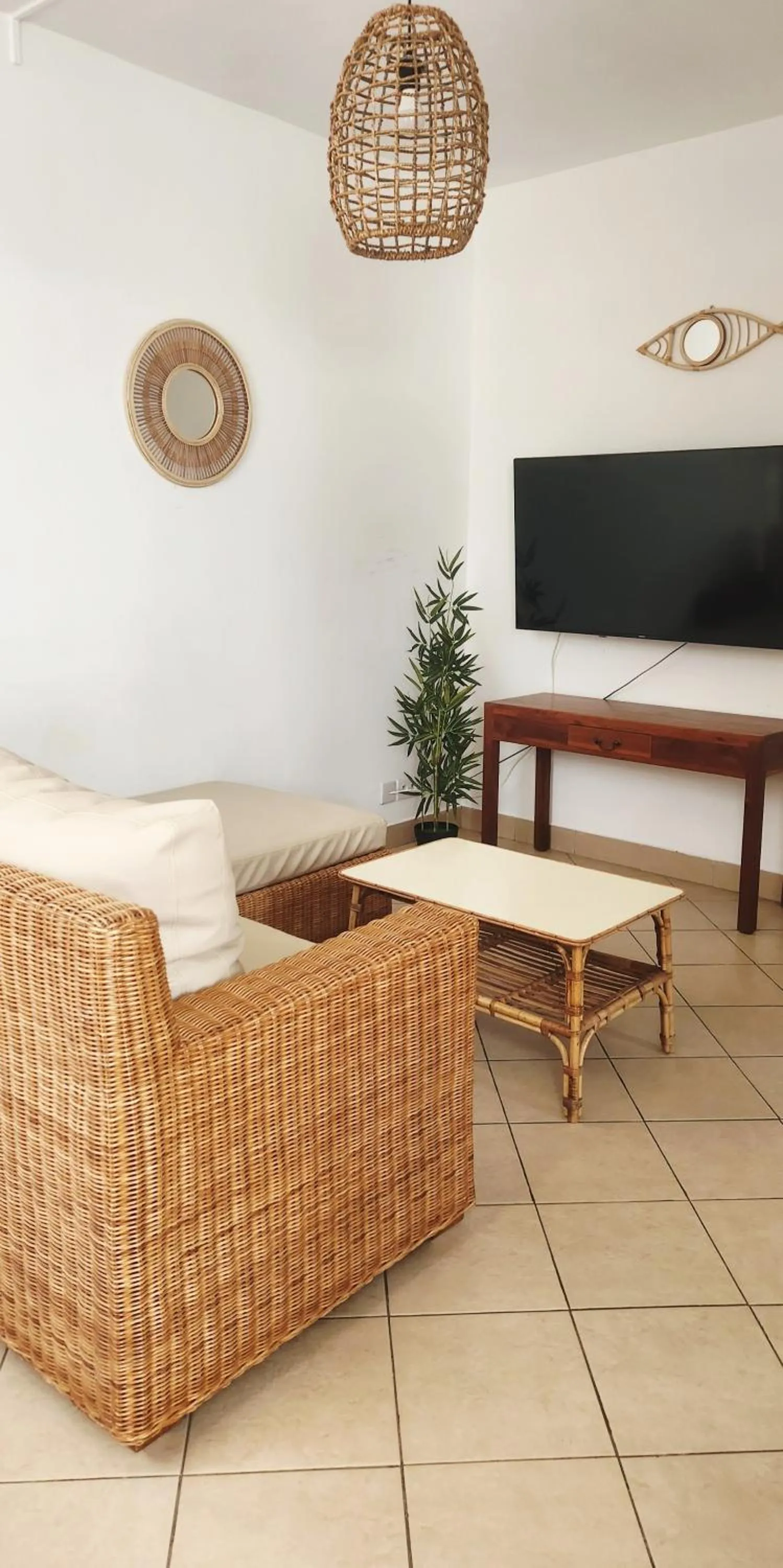 TV and multimedia in La Perla Holiday Apartments