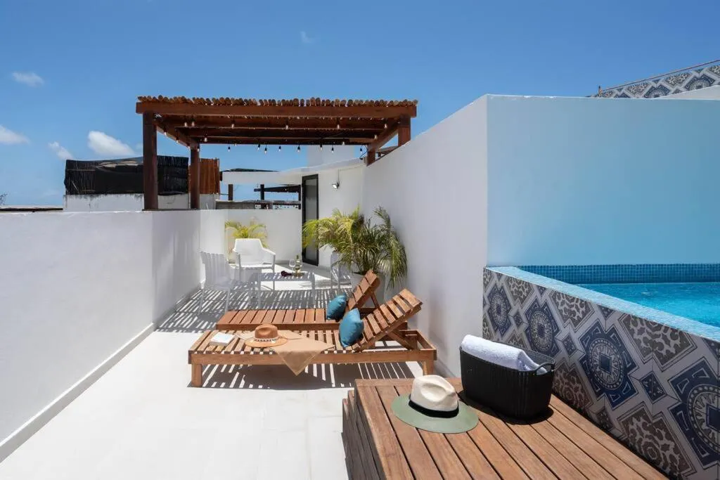 Balcony/Terrace in SunsetviewPH+PrivPool+Near Beach&Town+Rooftop+50mb