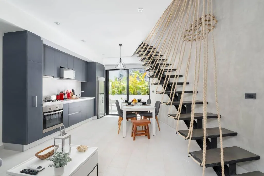 Dining area in SunsetviewPH+PrivPool+Near Beach&Town+Rooftop+50mb