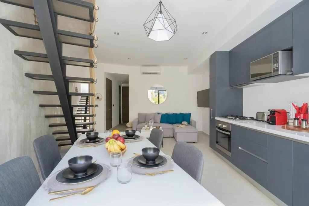 Kitchen or kitchenette in SunsetviewPH+PrivPool+Near Beach&Town+Rooftop+50mb