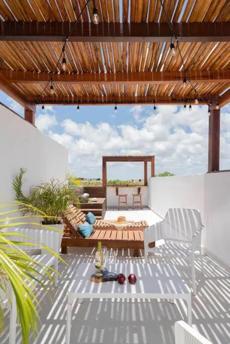 Balcony/Terrace in SunsetviewPH+PrivPool+Near Beach&Town+Rooftop+50mb