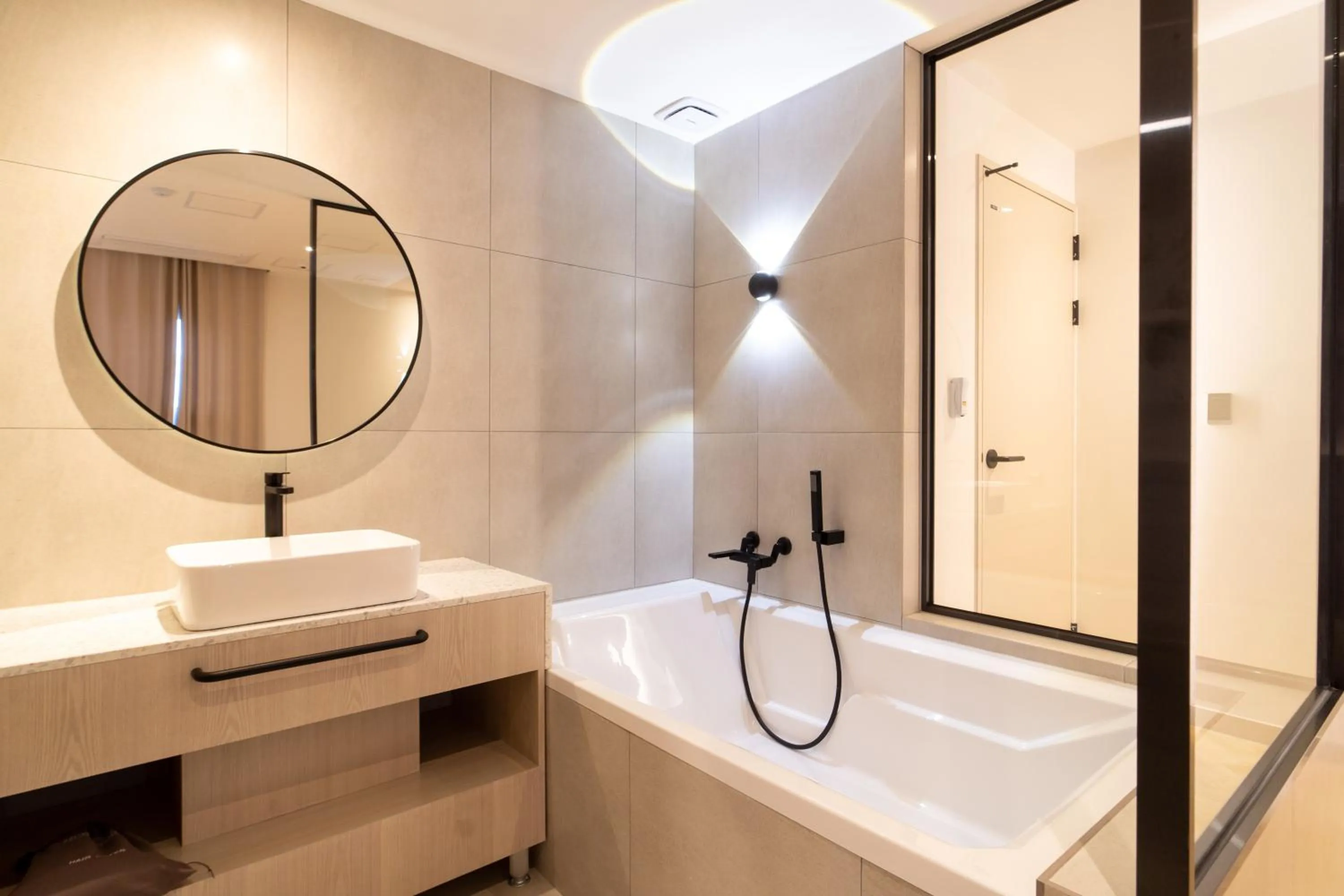 Shower in '사용x' 클릭금지 Goyang Hotel Yuji