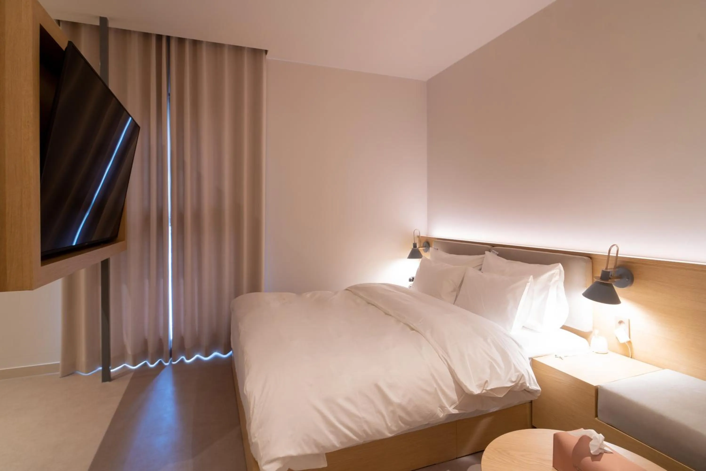 Photo of the whole room in '사용x' 클릭금지 Goyang Hotel Yuji